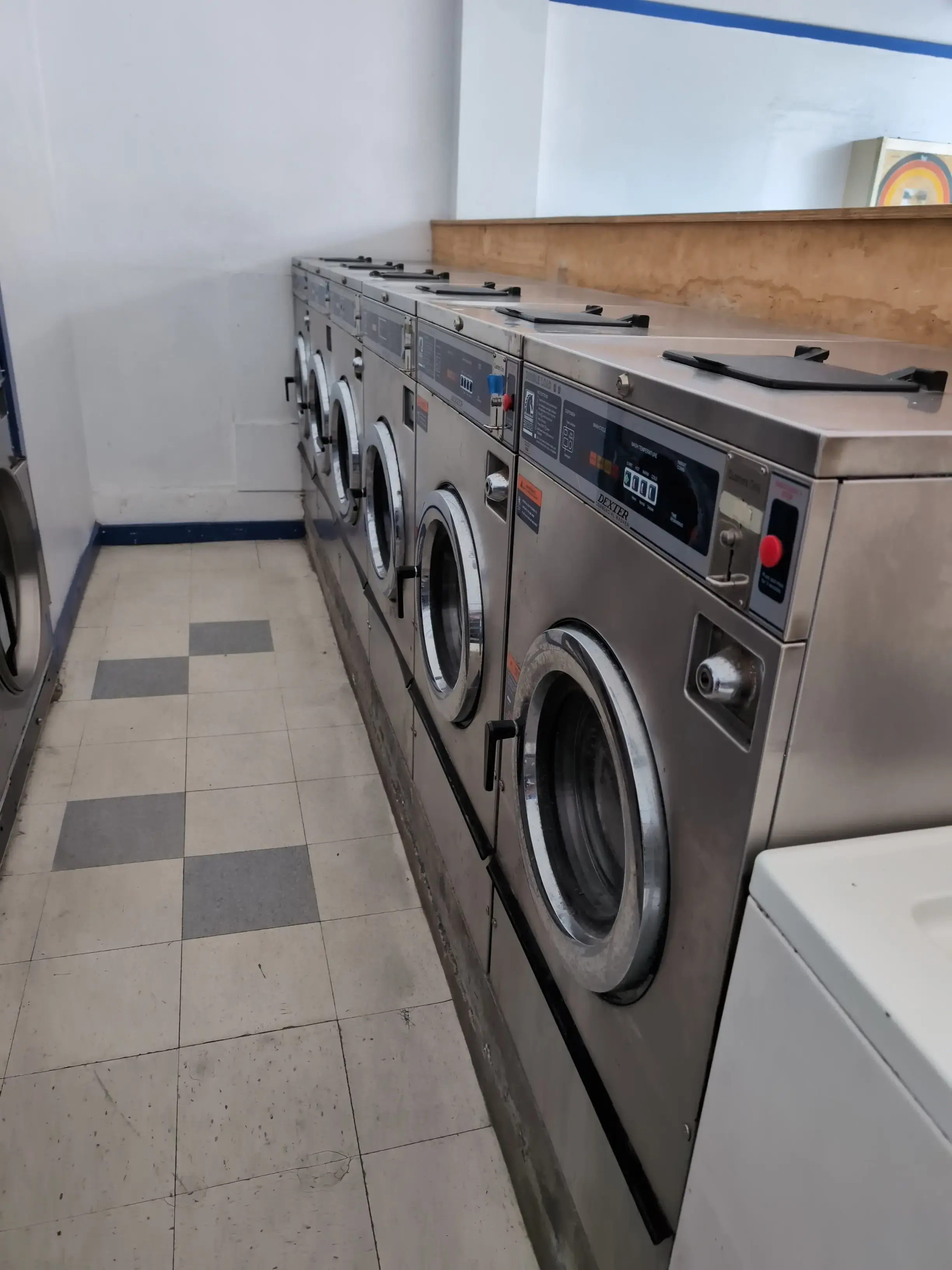 Laundromat - Image 12