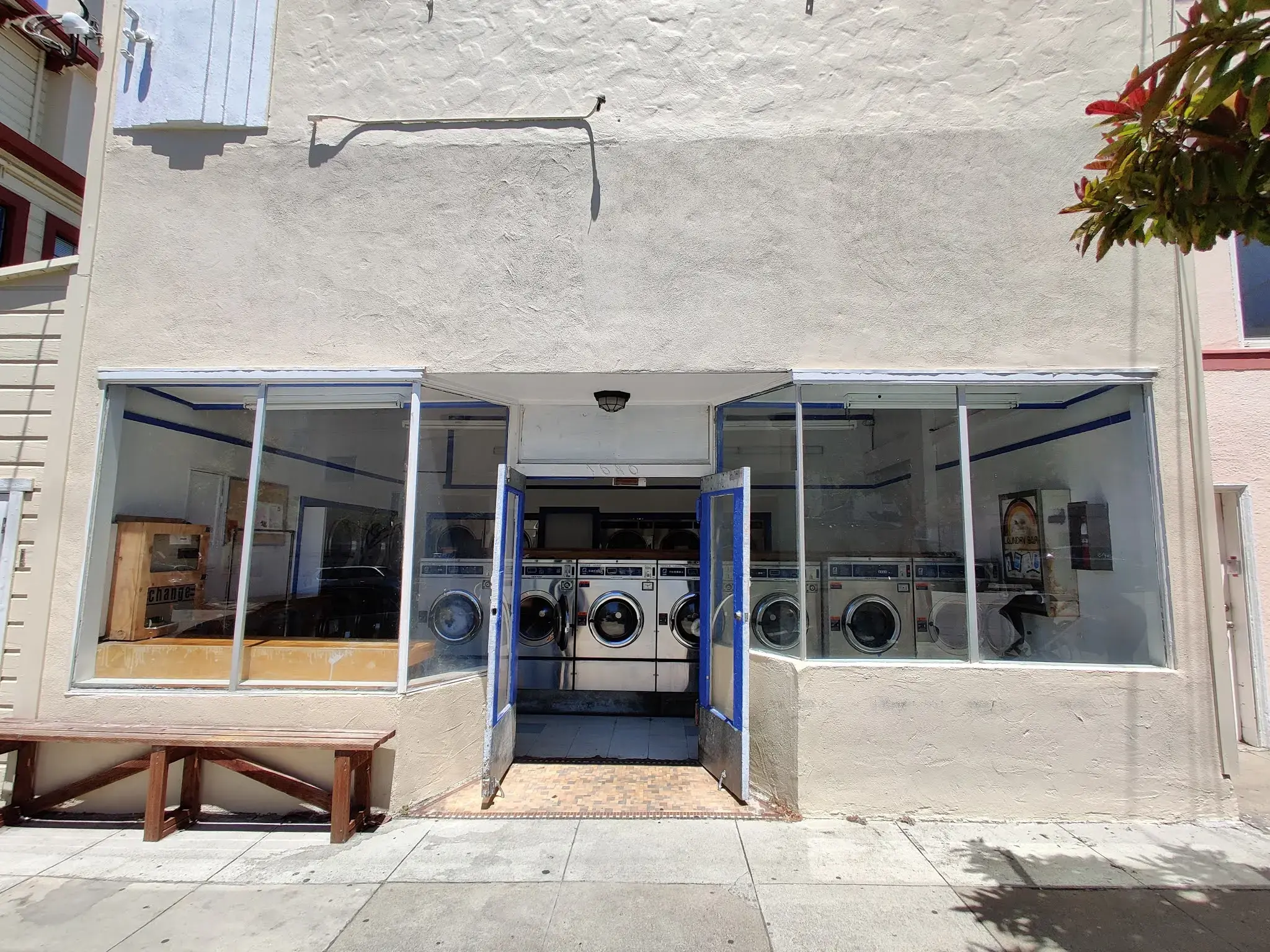 Laundromat thumbnail 5