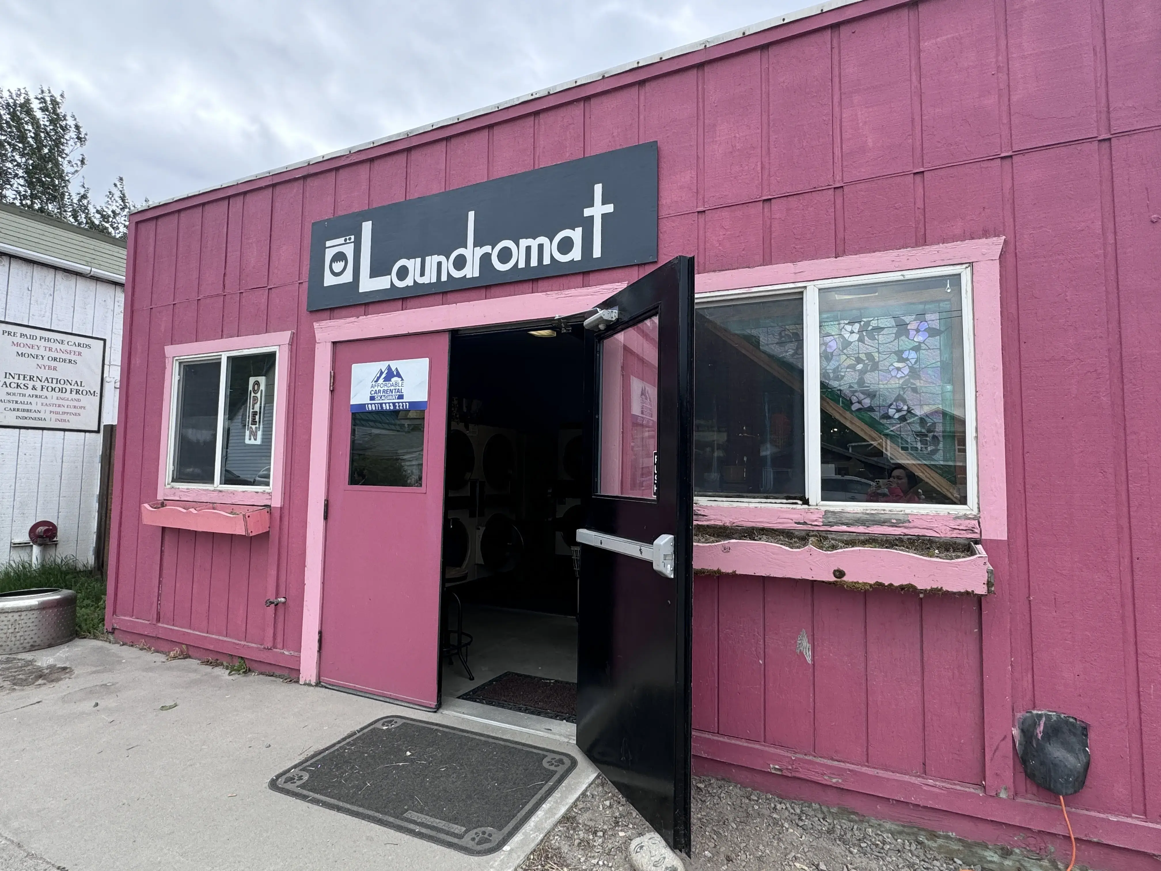 Laundromat thumbnail 5