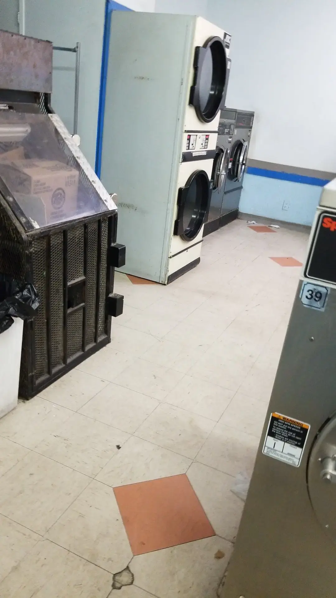 Laundromat thumbnail 9