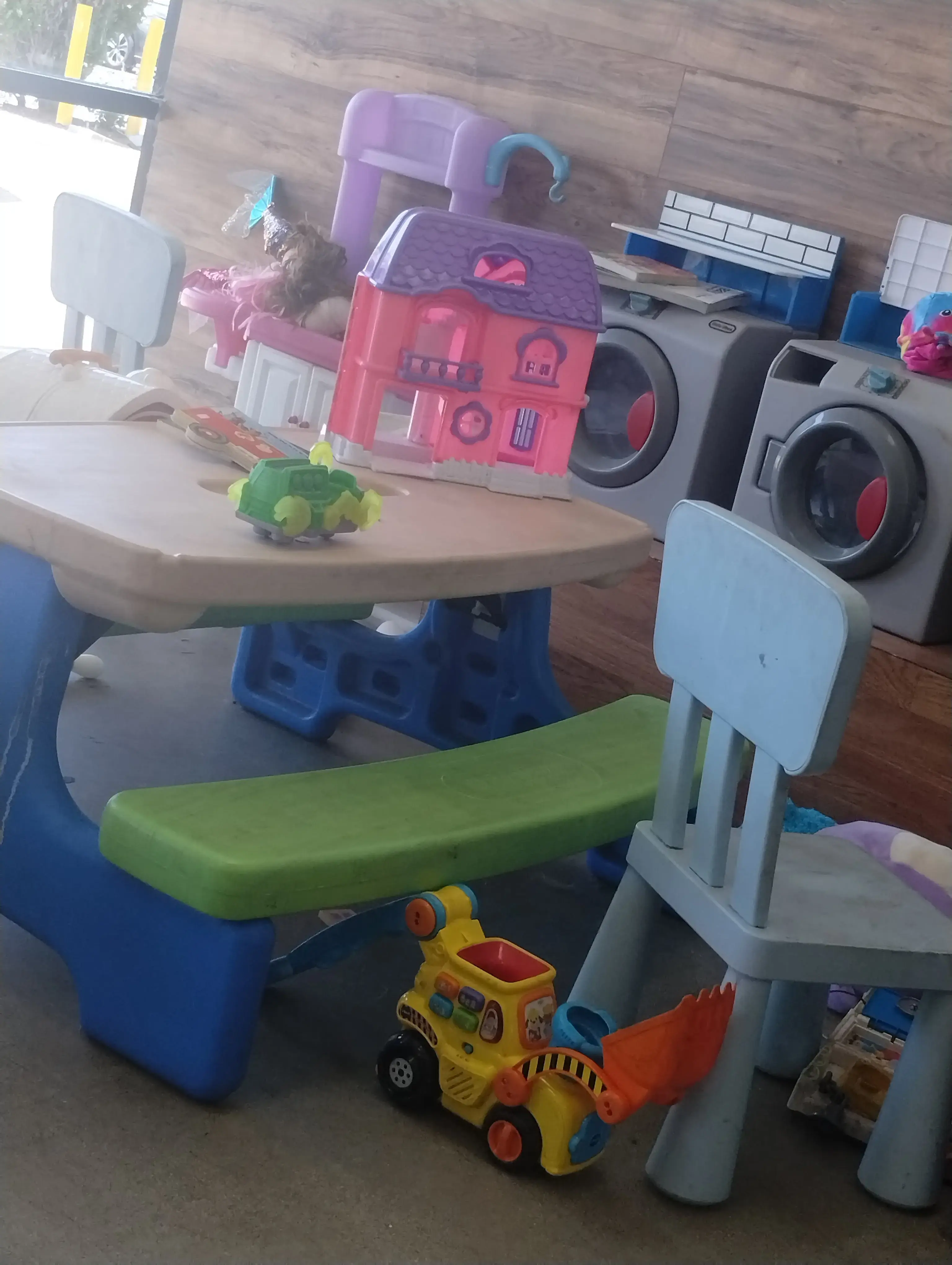 Laundromat - Image 4