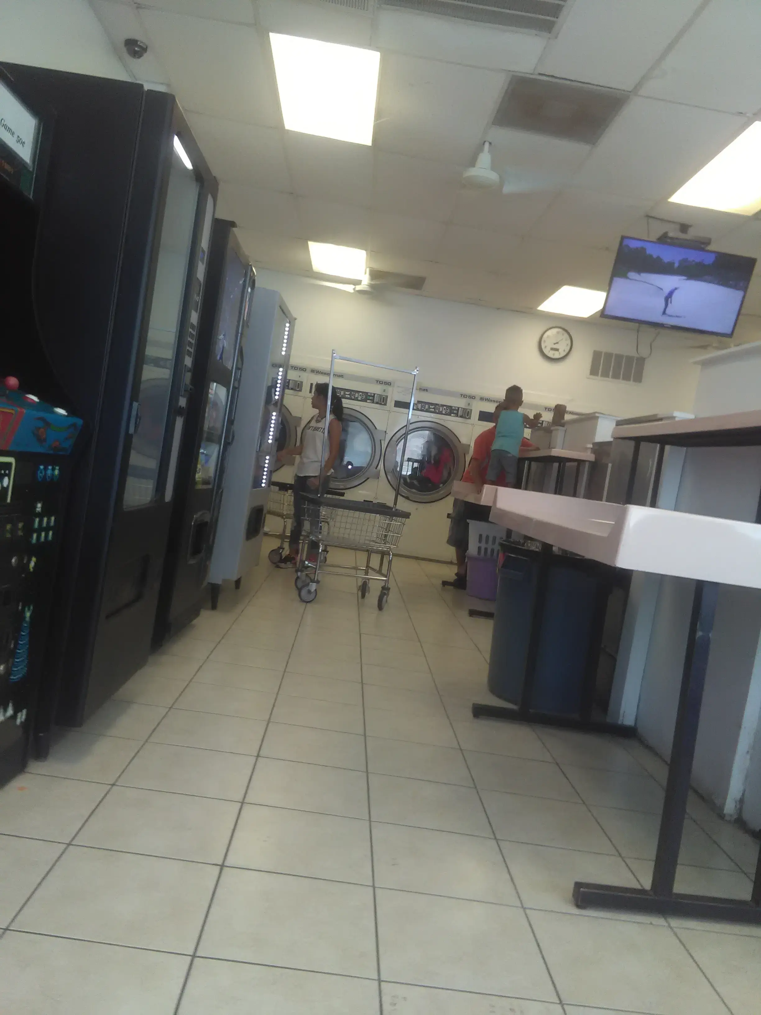 Laundromat Zone - Image 20