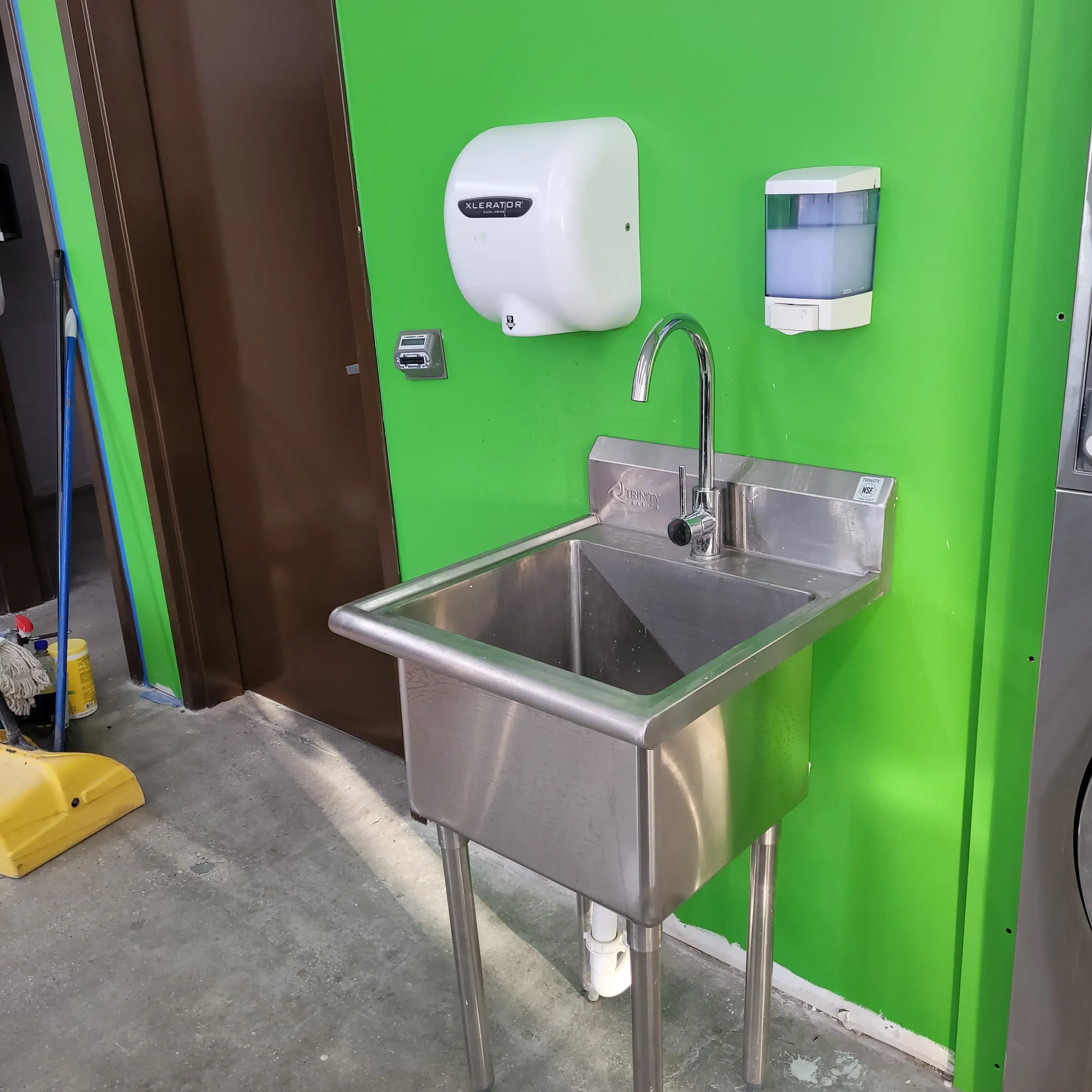 Laundromat Zone - Image 16