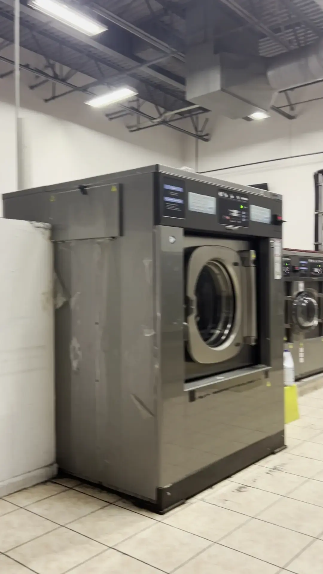 Laundromat@Fairview - LAST WASH 8:30 P.M. thumbnail 9
