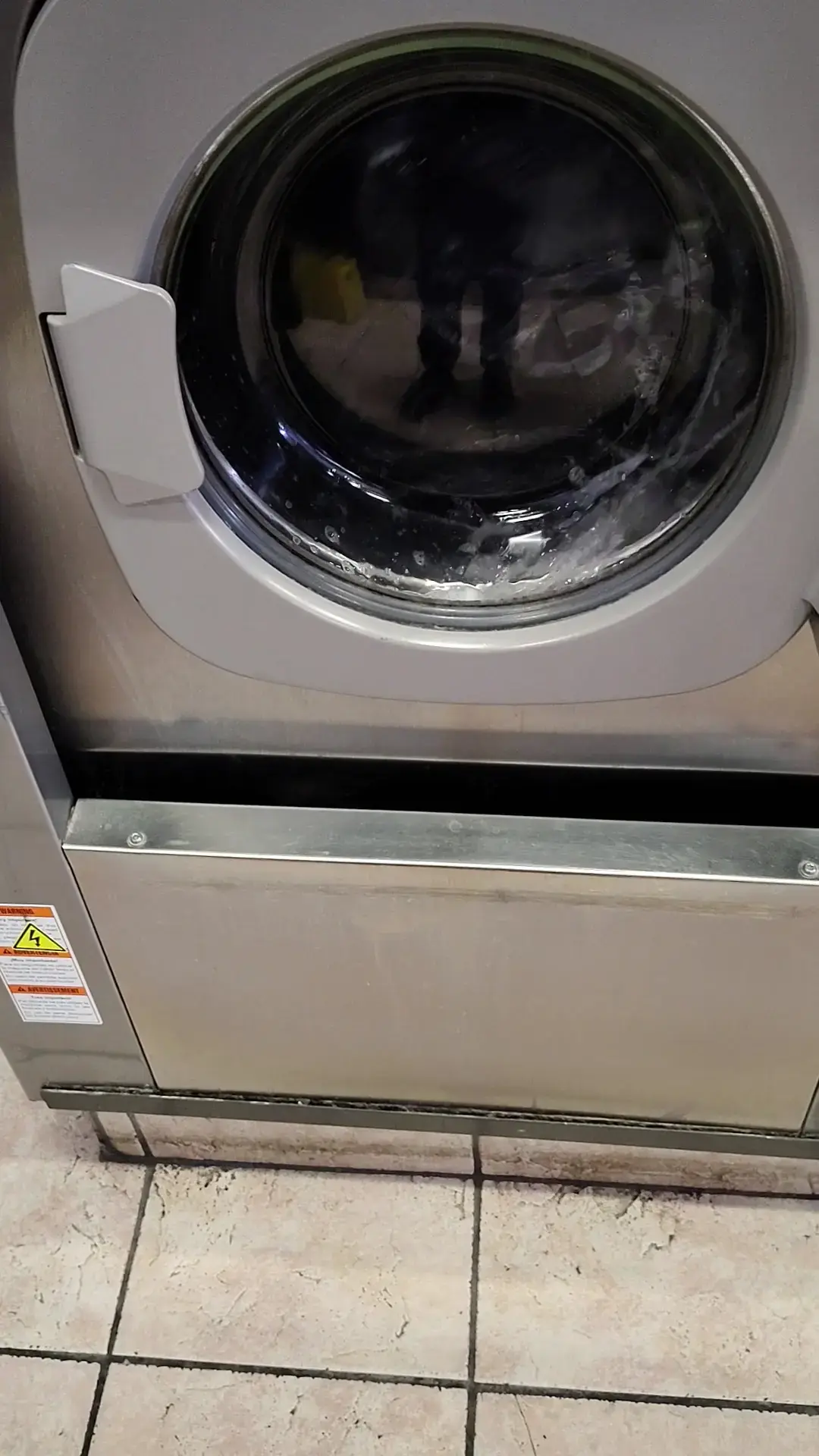Laundromat@Fairview - LAST WASH 8:30 P.M. thumbnail 18