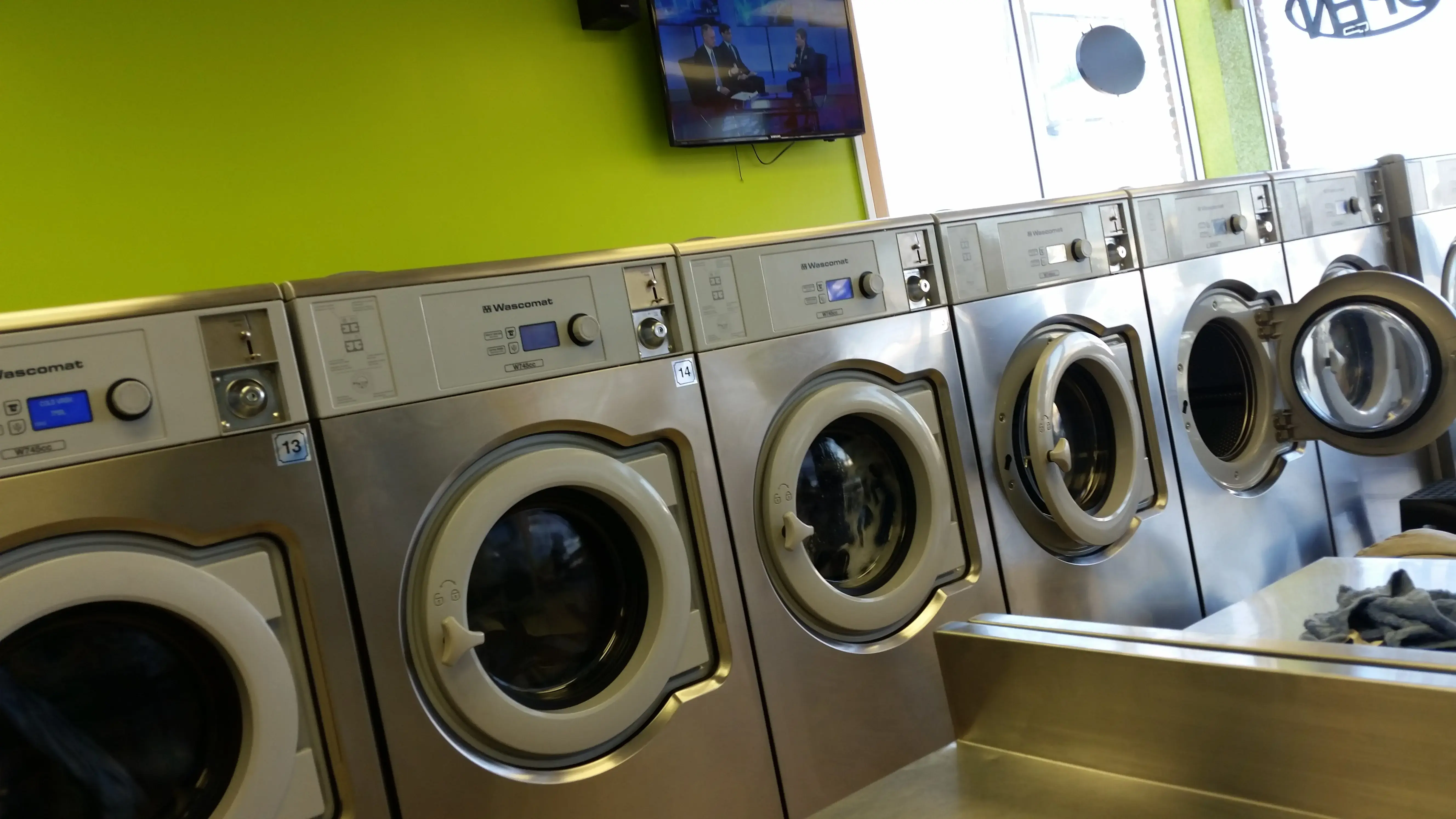Laundromato Coin Laundry thumbnail 10