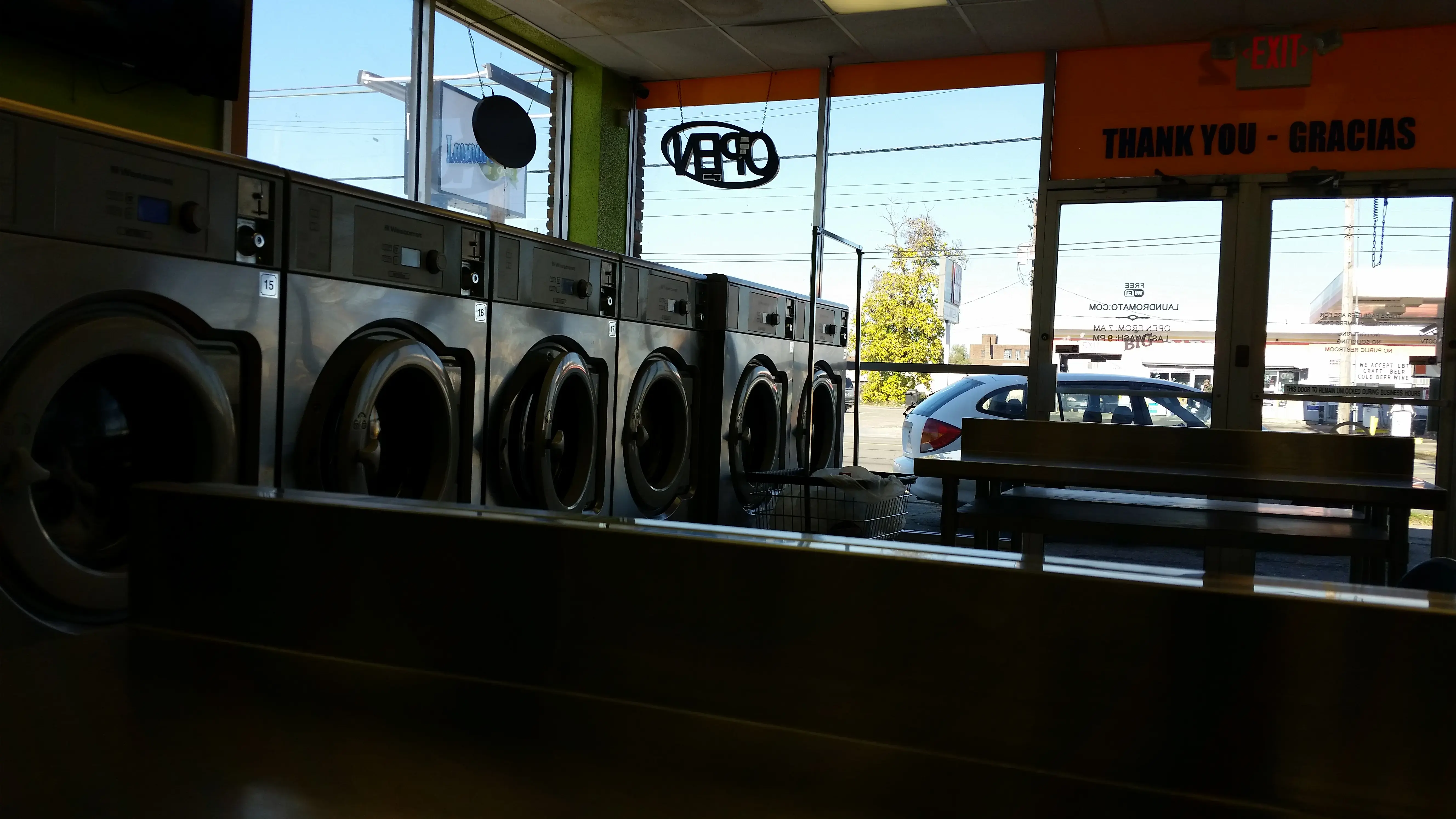 Laundromato Coin Laundry thumbnail 2