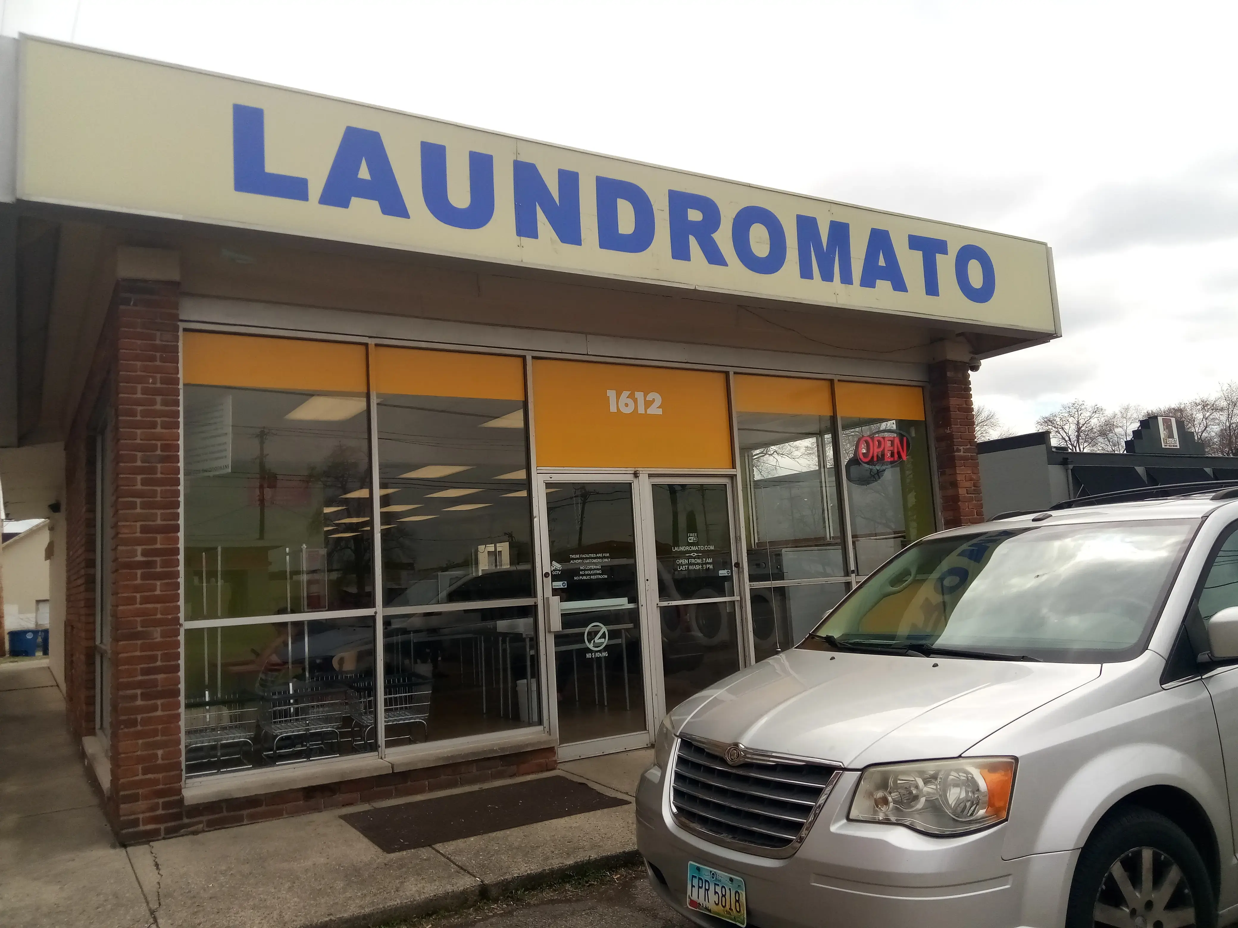Laundromato Coin Laundry thumbnail 3