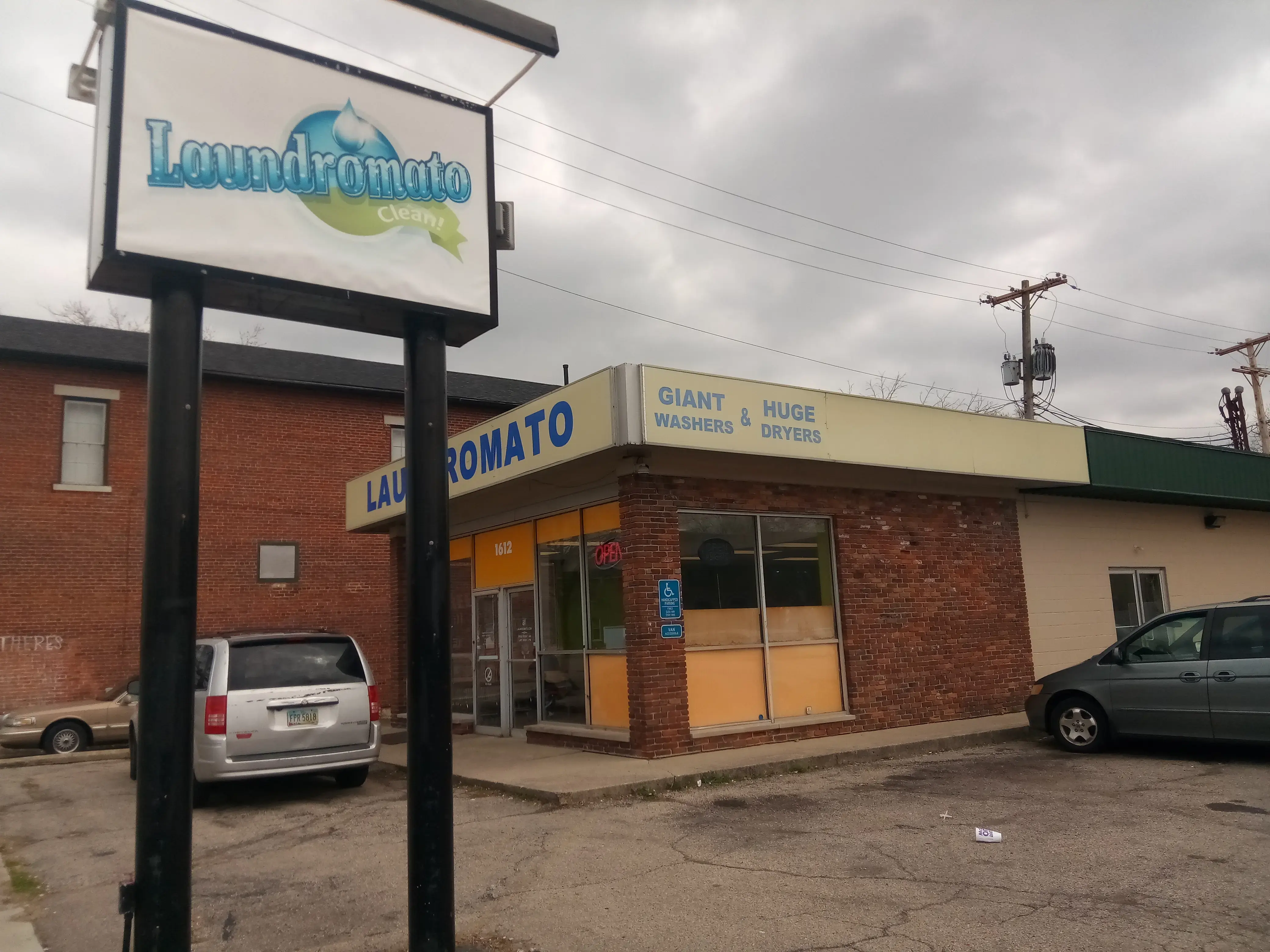 Laundromato Coin Laundry thumbnail 4