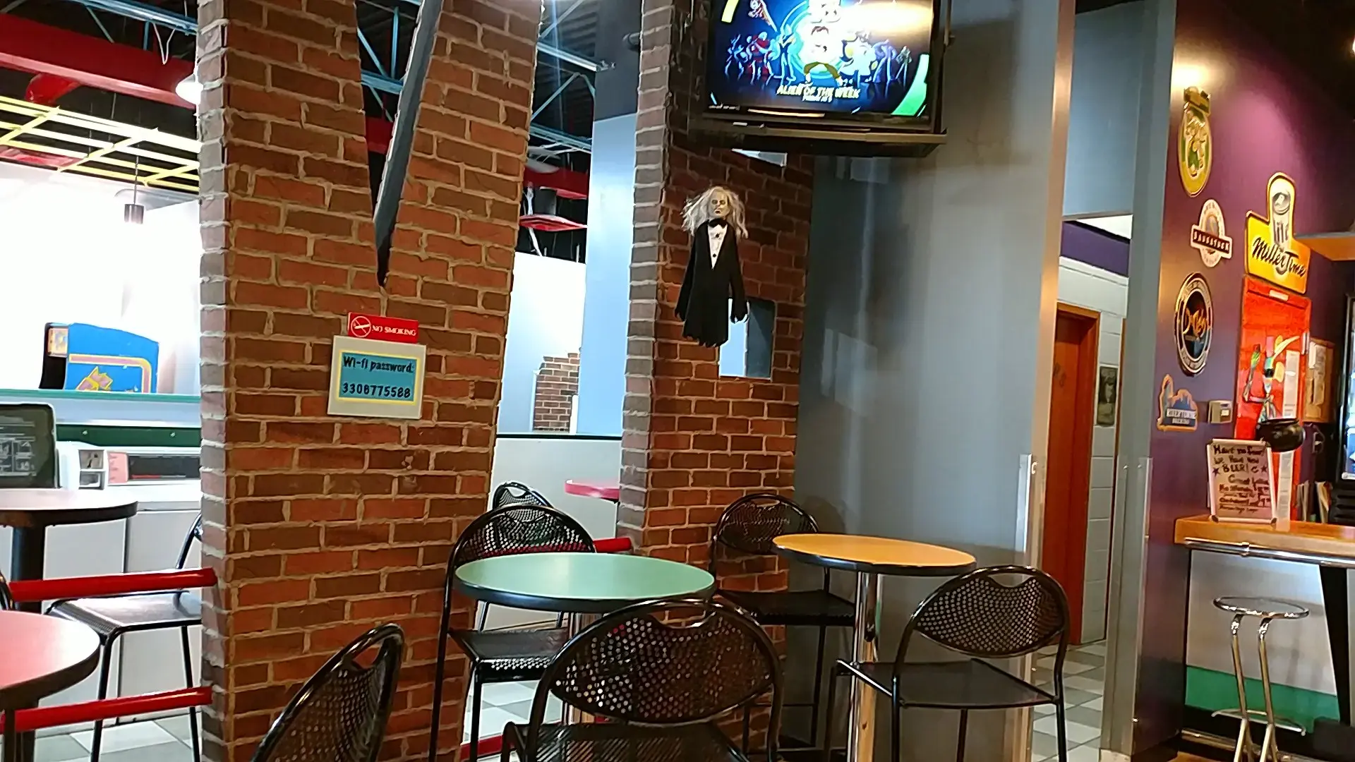 Laundry 101 & Bar thumbnail 18