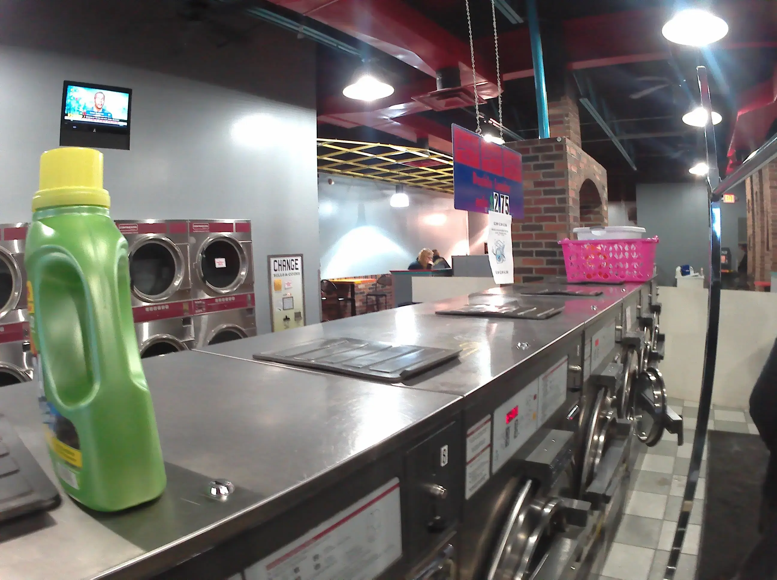 Laundry 101 & Bar - Image 16