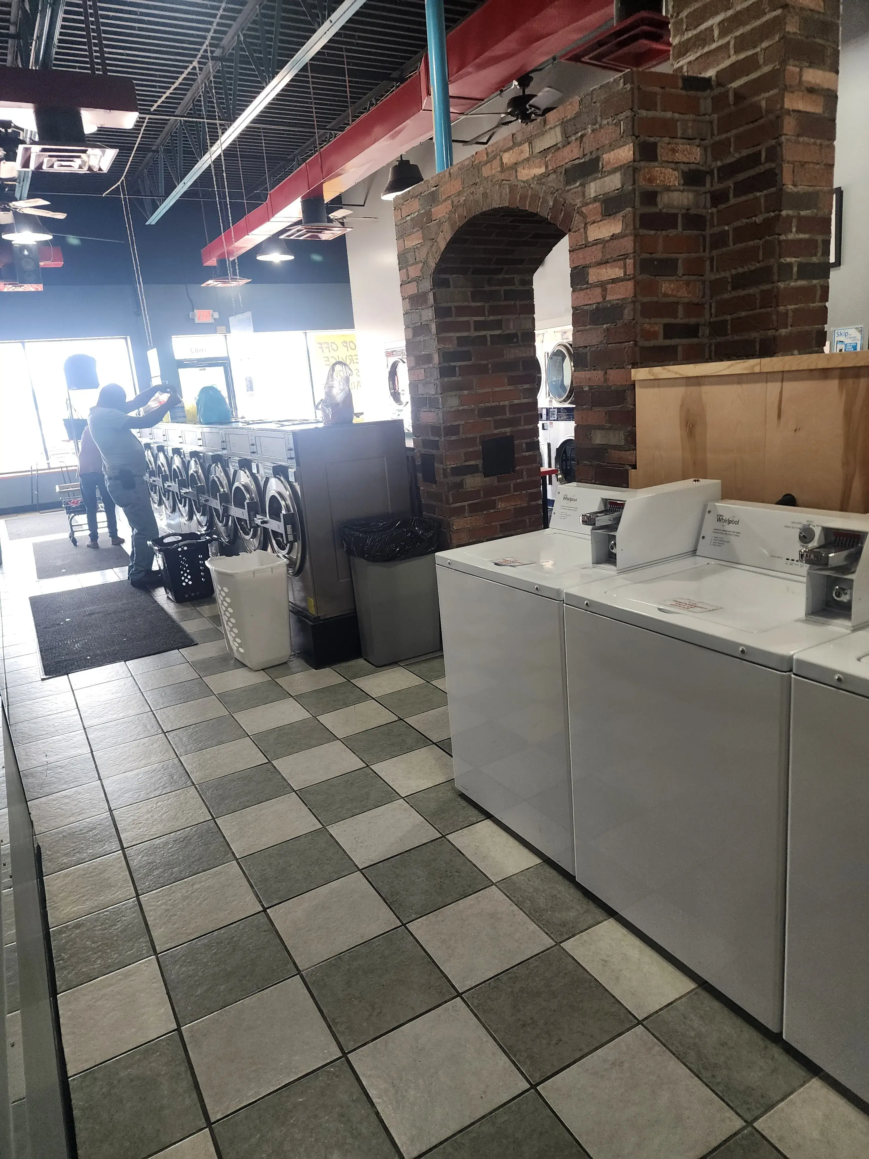 Laundry 101 & Bar - Image 14