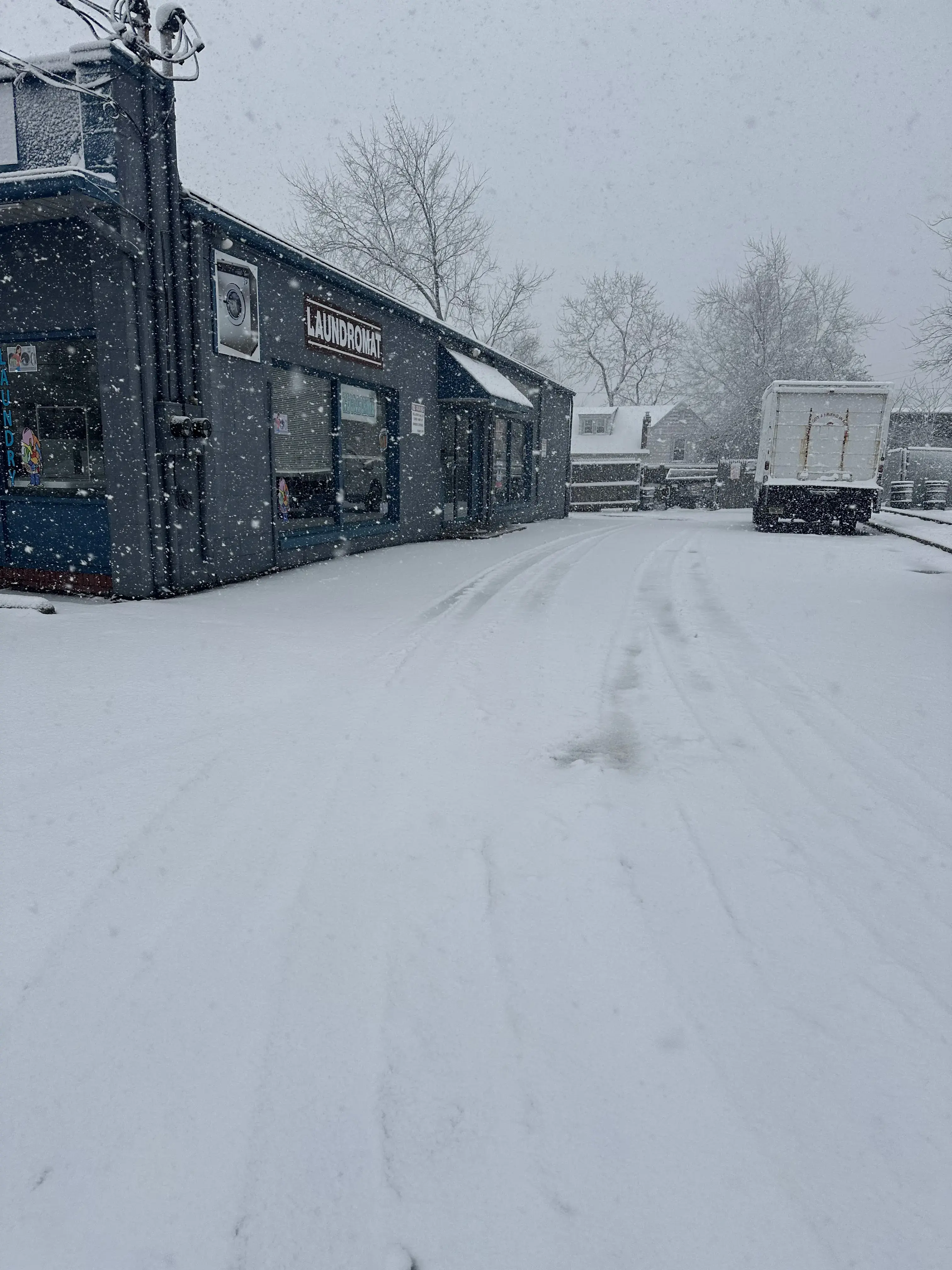 Laundry Bar Bound Brook thumbnail 4