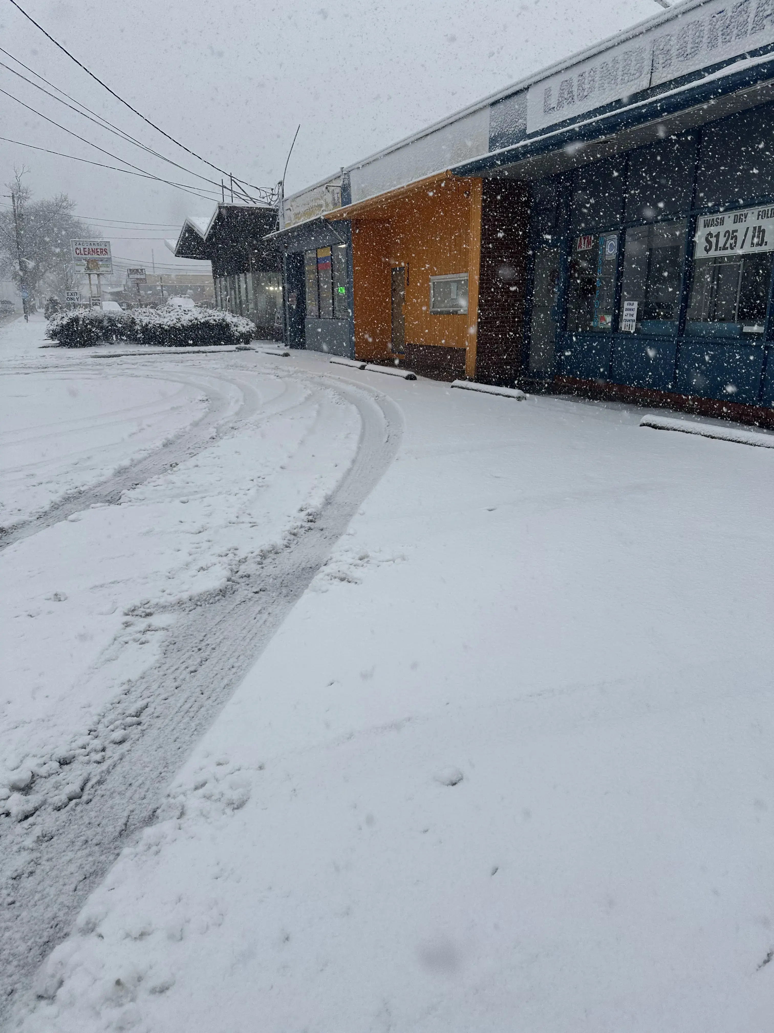 Laundry Bar Bound Brook thumbnail 6