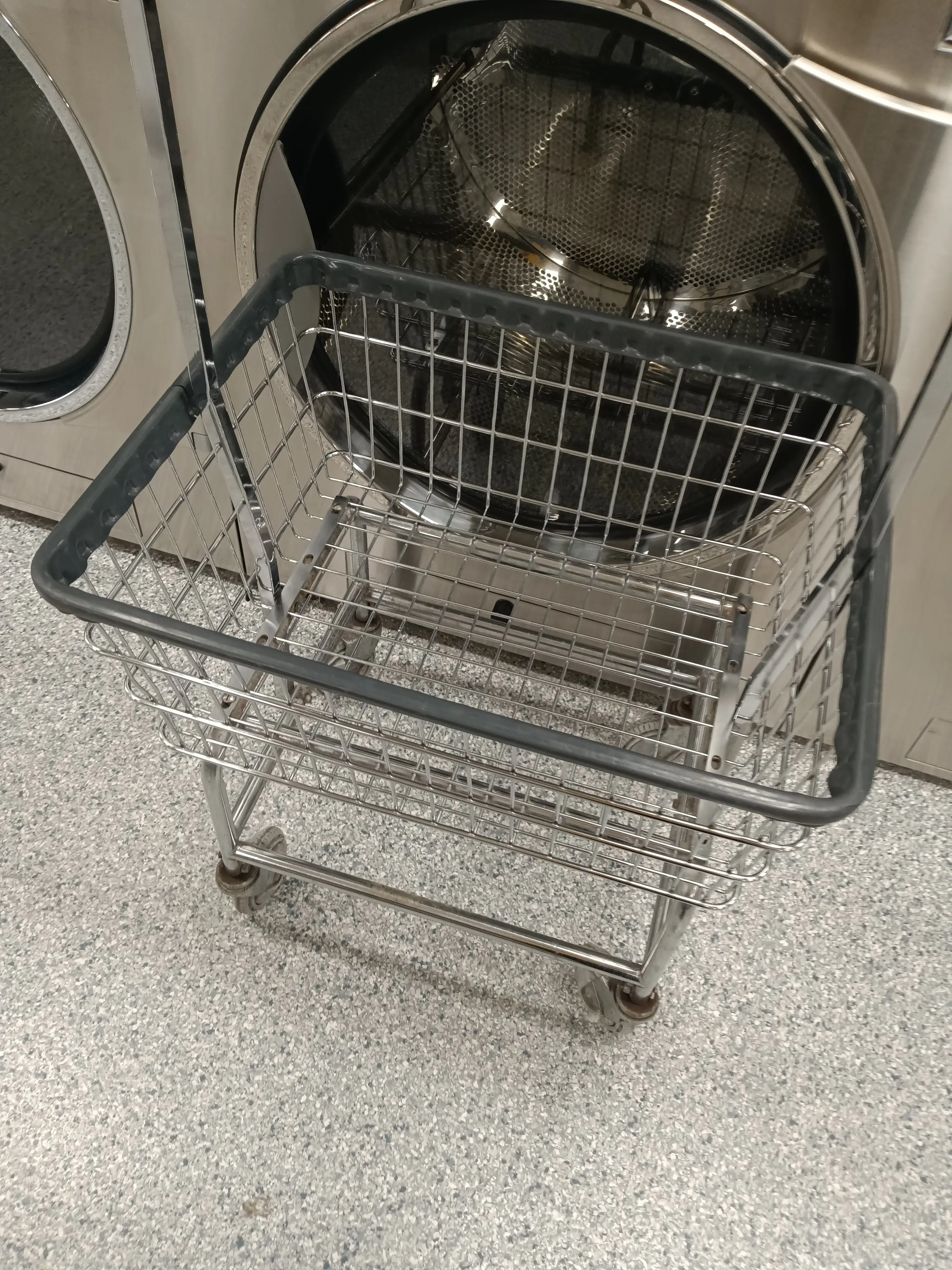Laundry Club Fort Wayne (Capitol Dry Cleaners & Laundromat) thumbnail 8