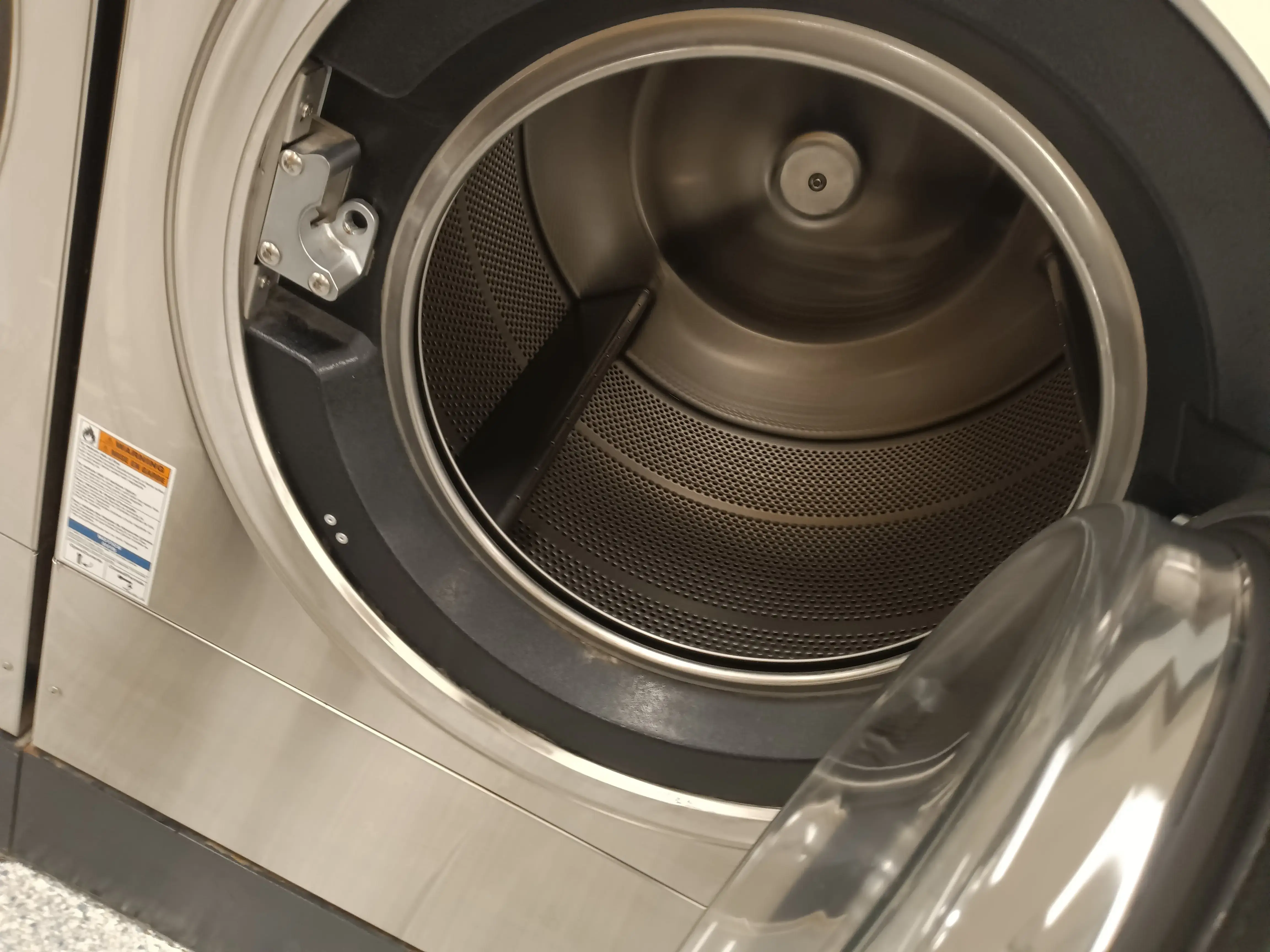 Laundry Club Fort Wayne (Capitol Dry Cleaners & Laundromat) thumbnail 5