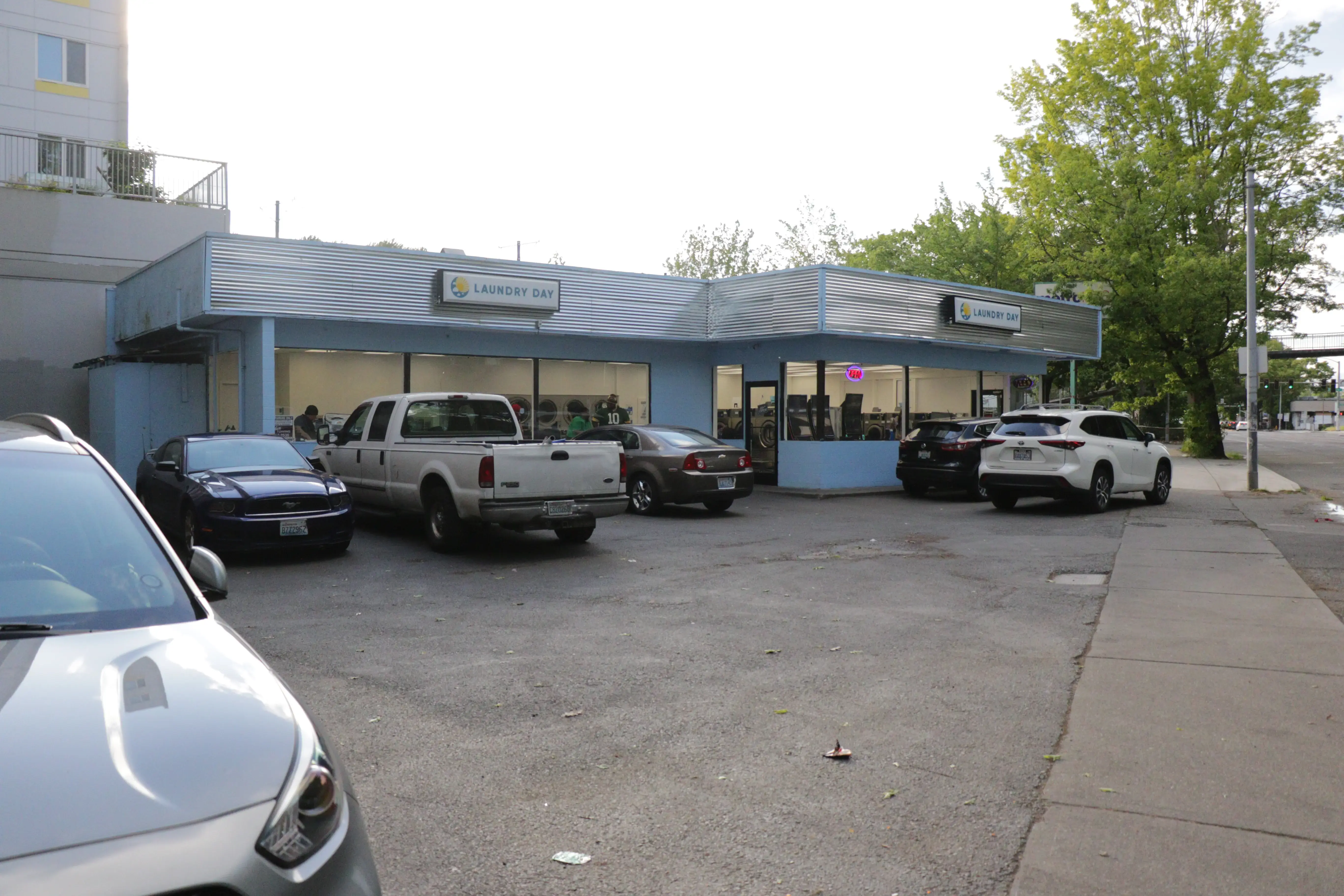 Laundry Day Laundromat thumbnail 5