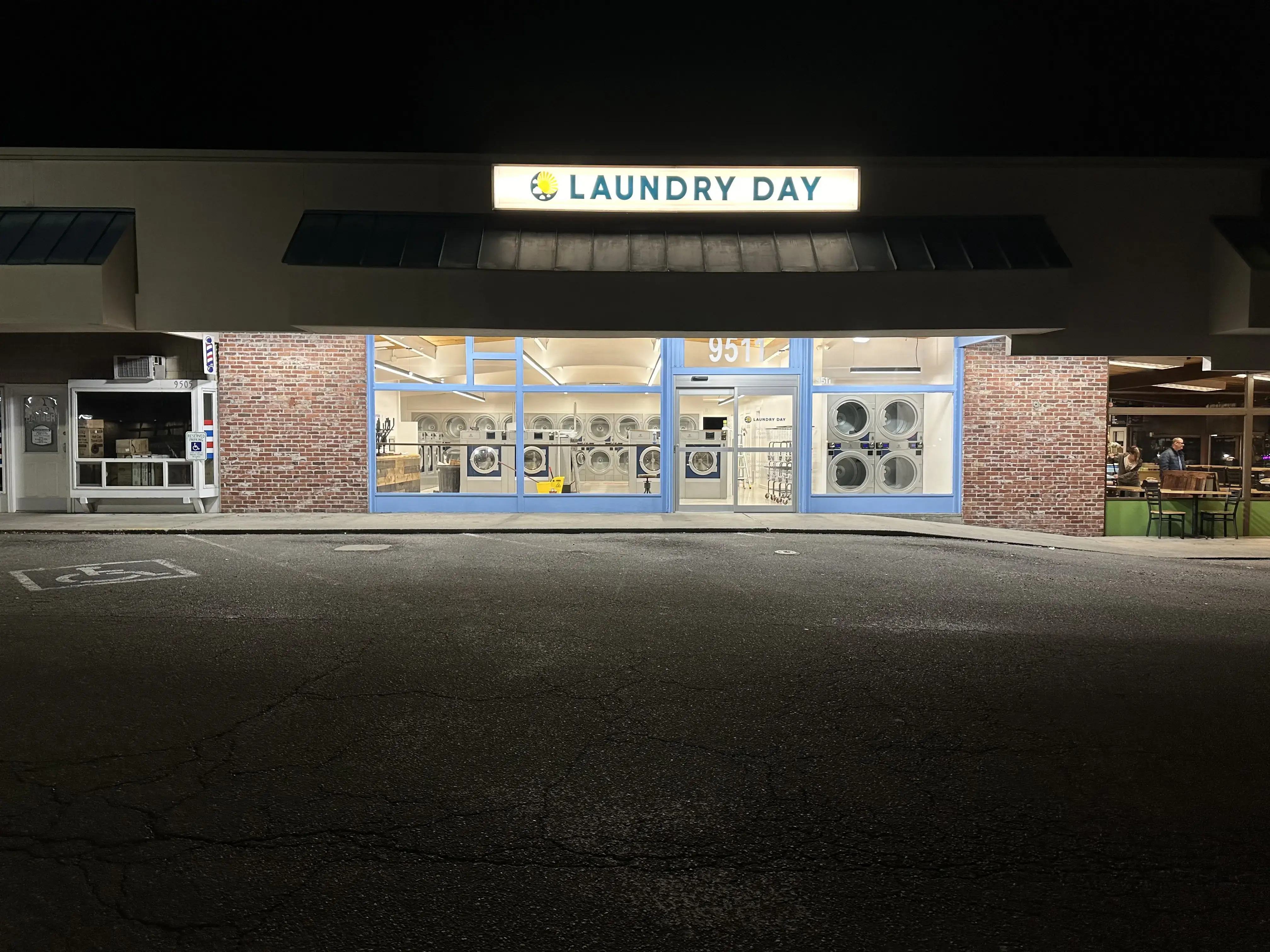 Laundry Day Laundromat - Image 4