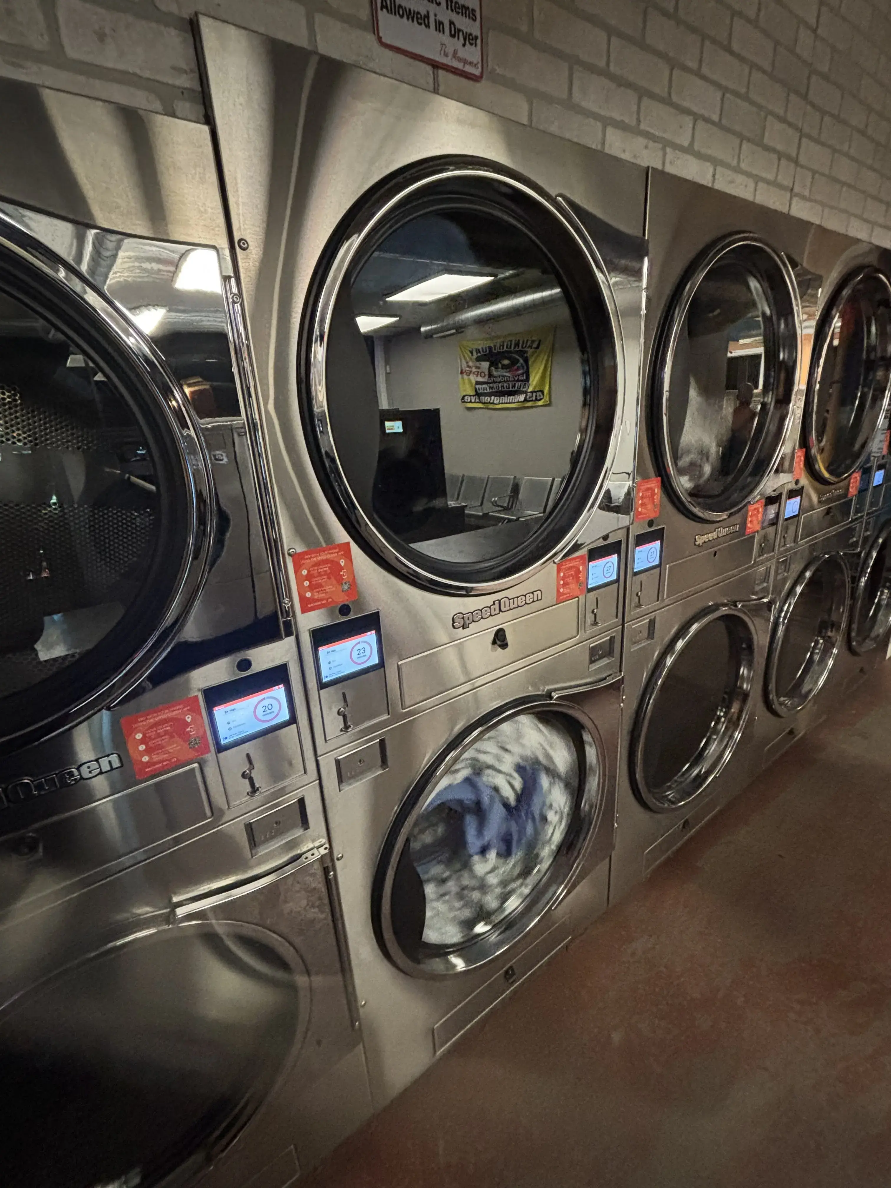 Laundry Day Laundromat thumbnail 8