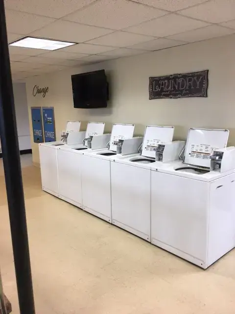 Laundry Daze Laundromat thumbnail 6