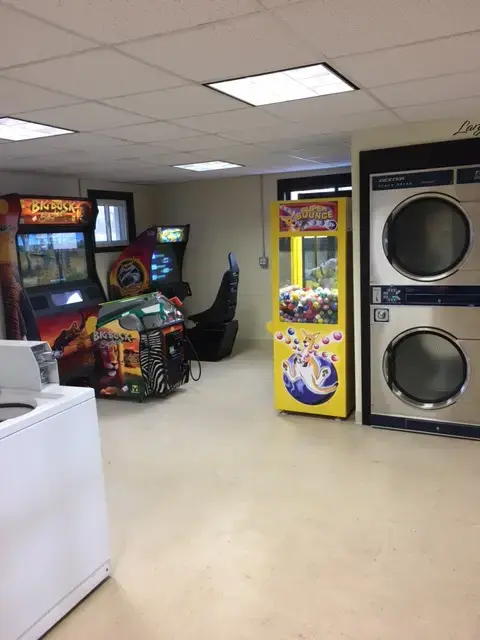 Laundry Daze Laundromat thumbnail 15