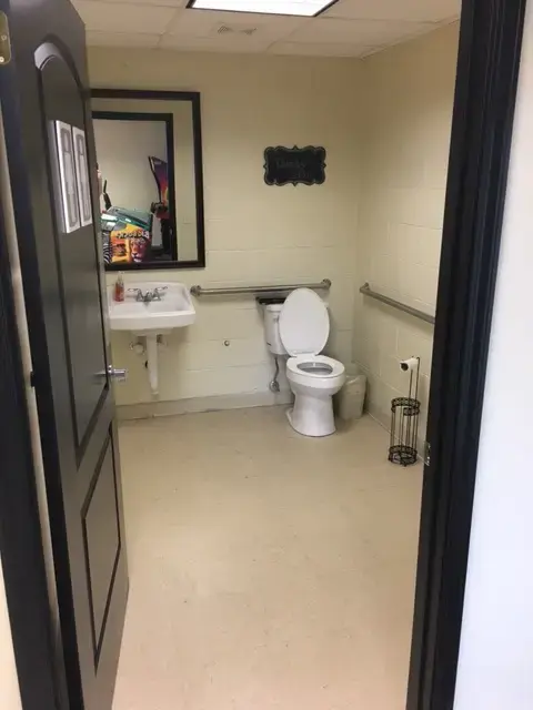 Laundry Daze Laundromat - Image 4