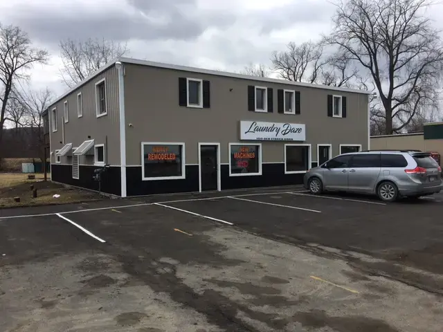 Laundry Daze Laundromat thumbnail 2