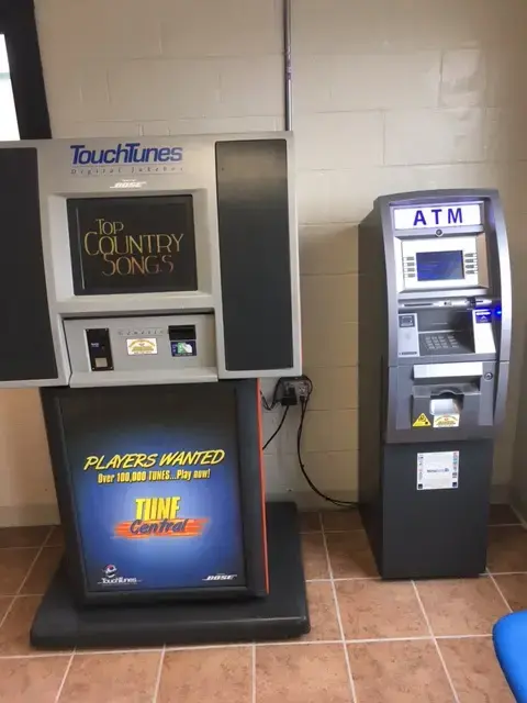 Laundry Daze Laundromat - Image 5