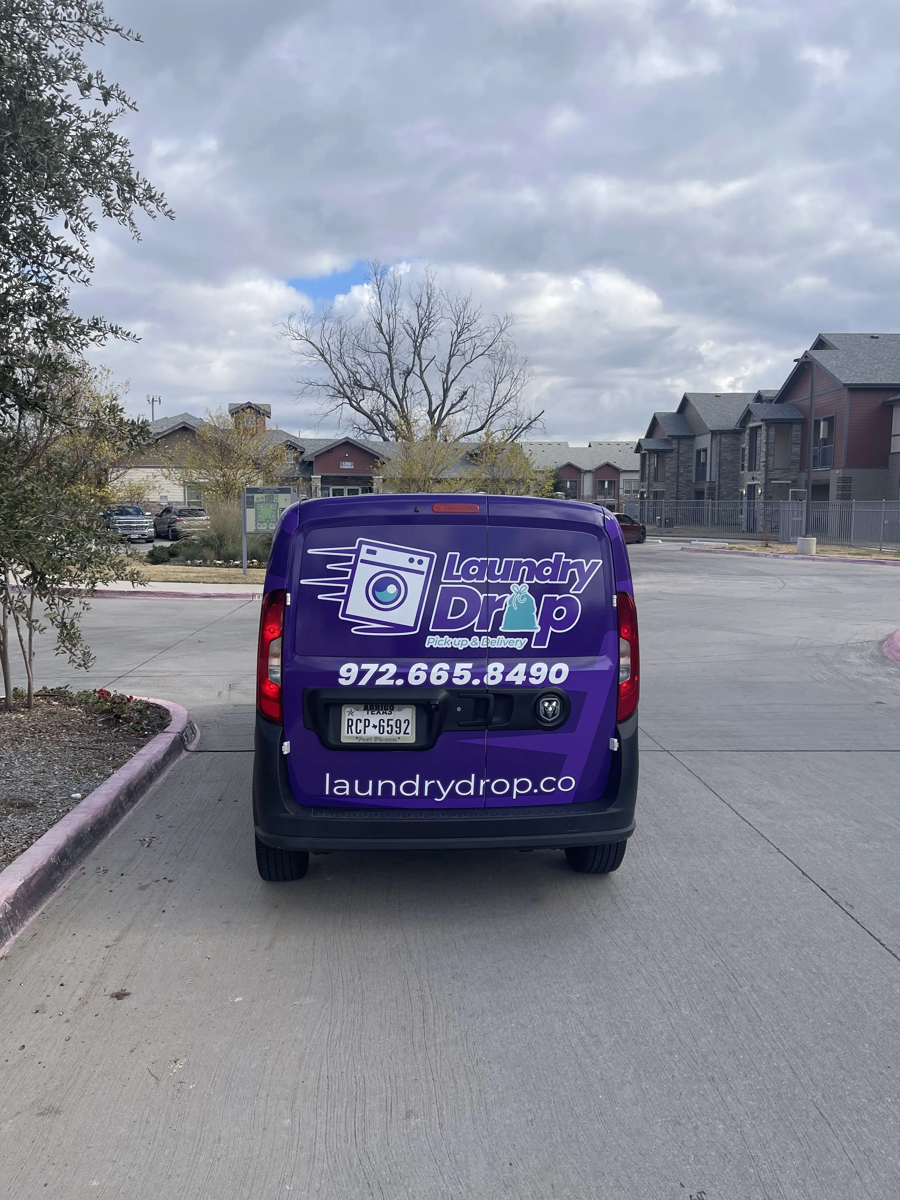 Laundry Drop Pickup & Delivery thumbnail 7