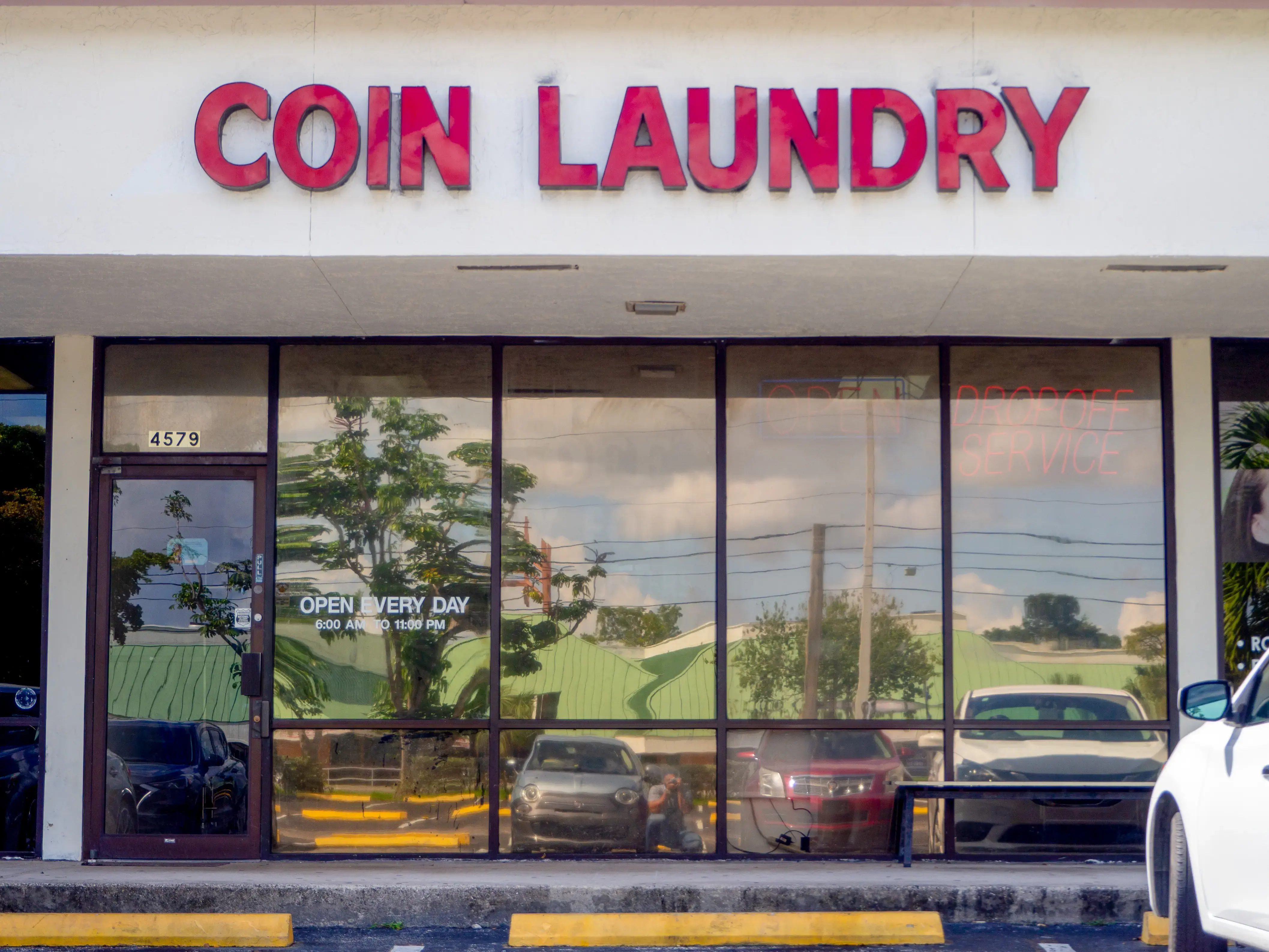 Laundry Heaven | Laundromat and Dry Cleaners Delivers with Hamperapp thumbnail 2