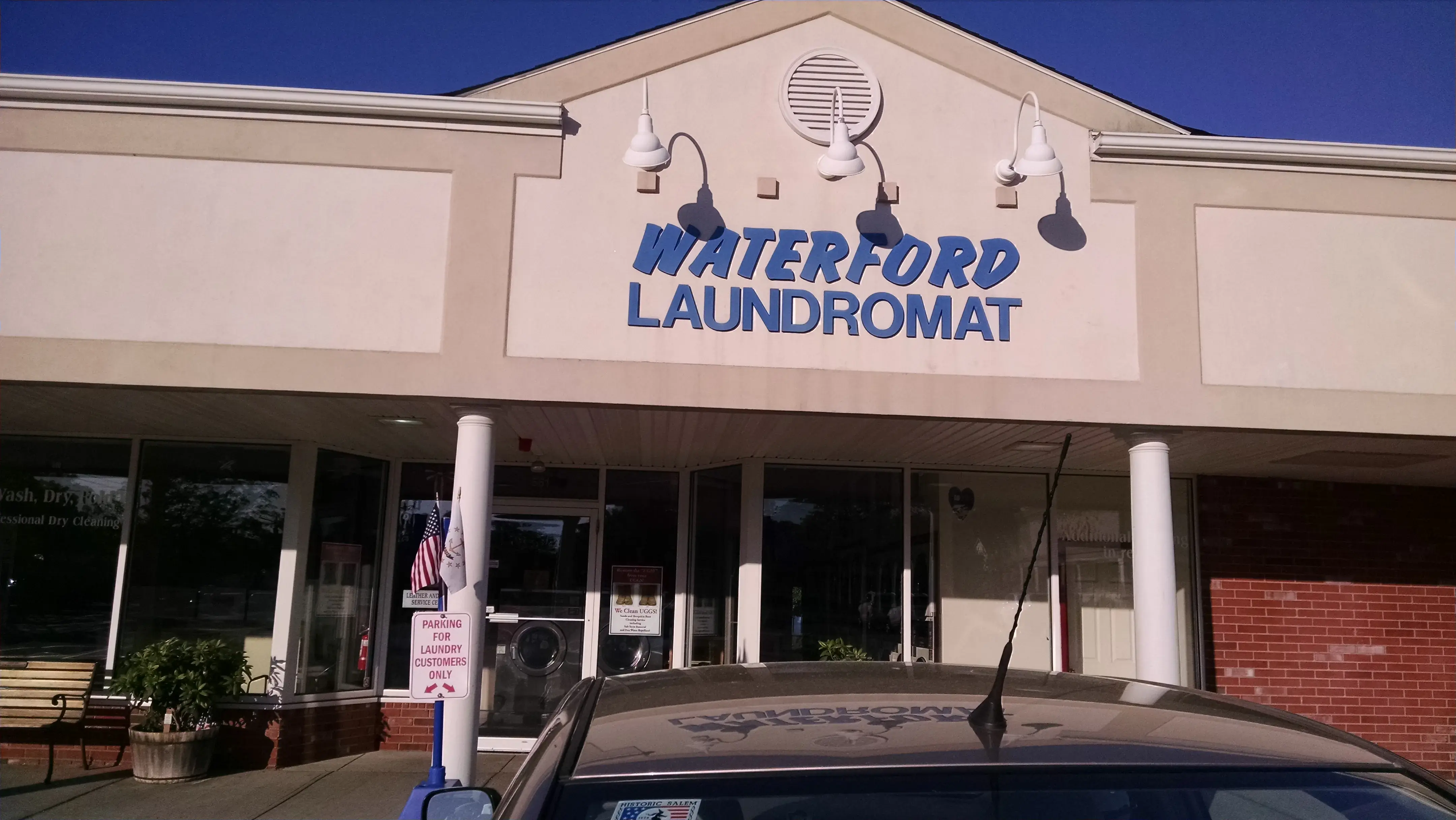 Laundry in the Plaza - Image 2