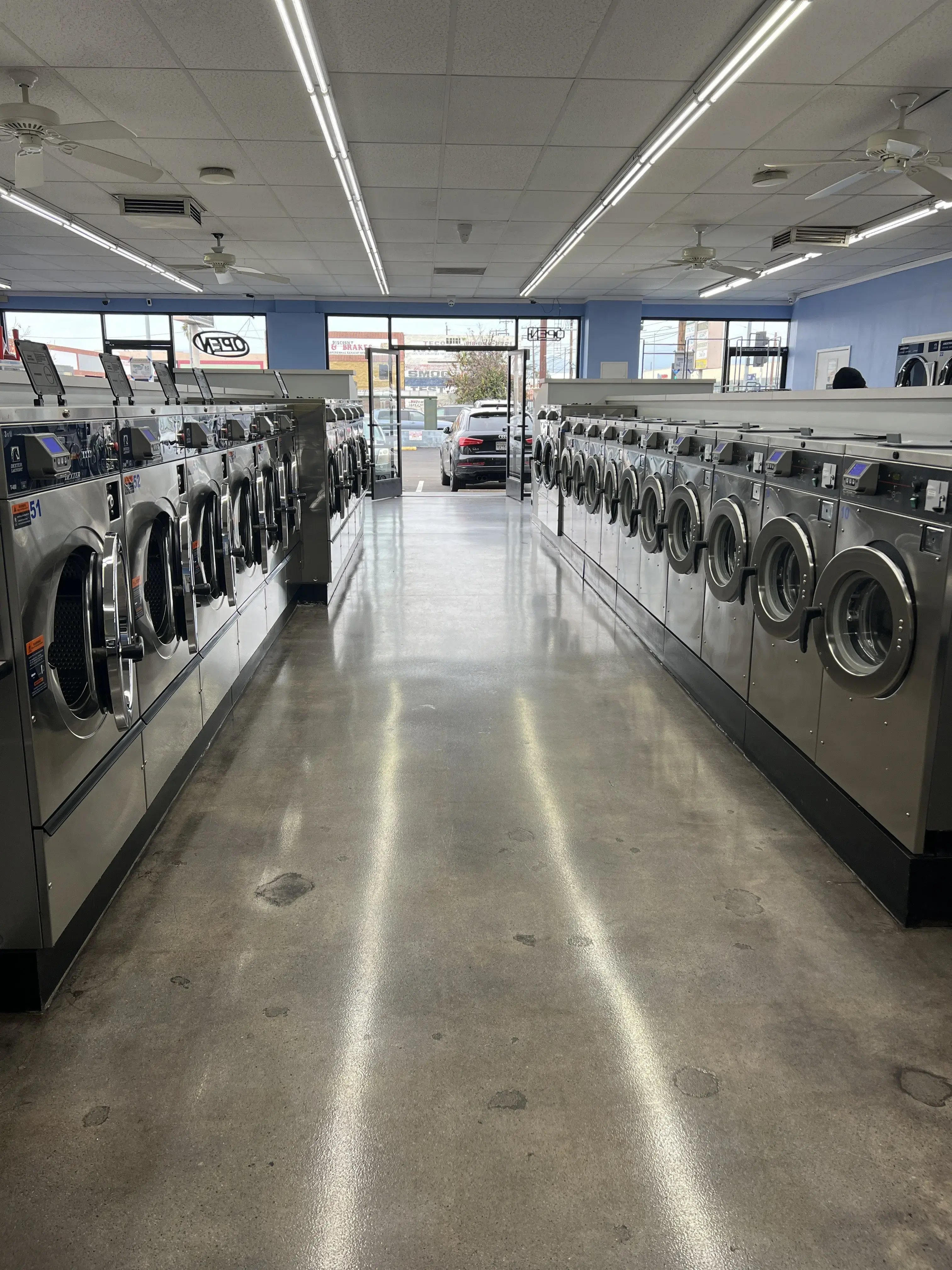 Laundry LA Laundromat - Image 13