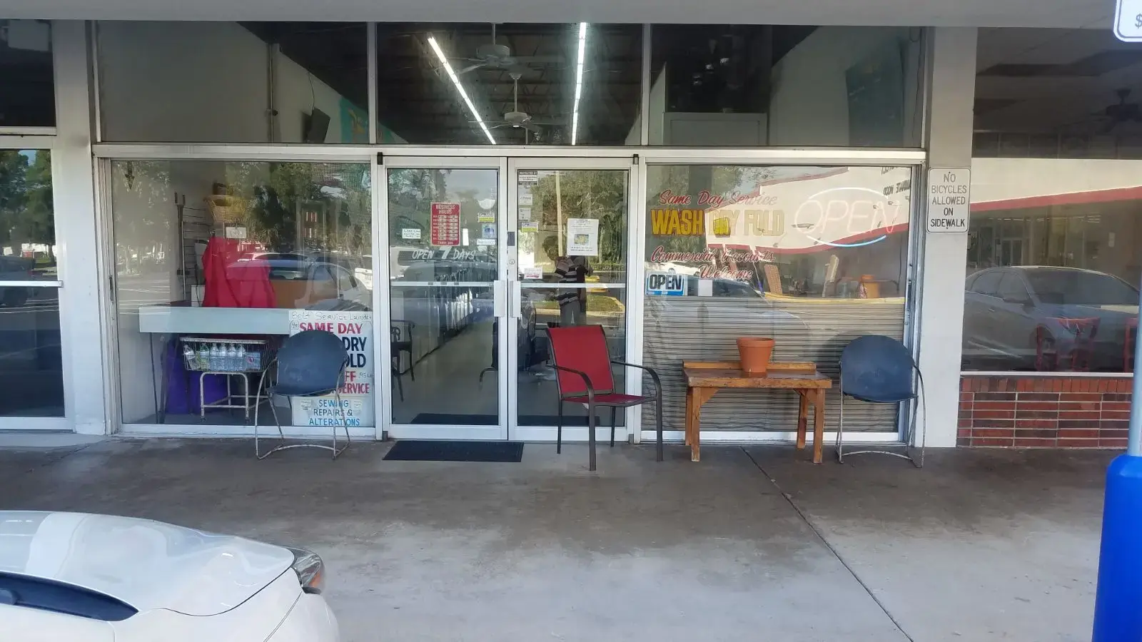 Laundry Land Coin Laundry thumbnail 3