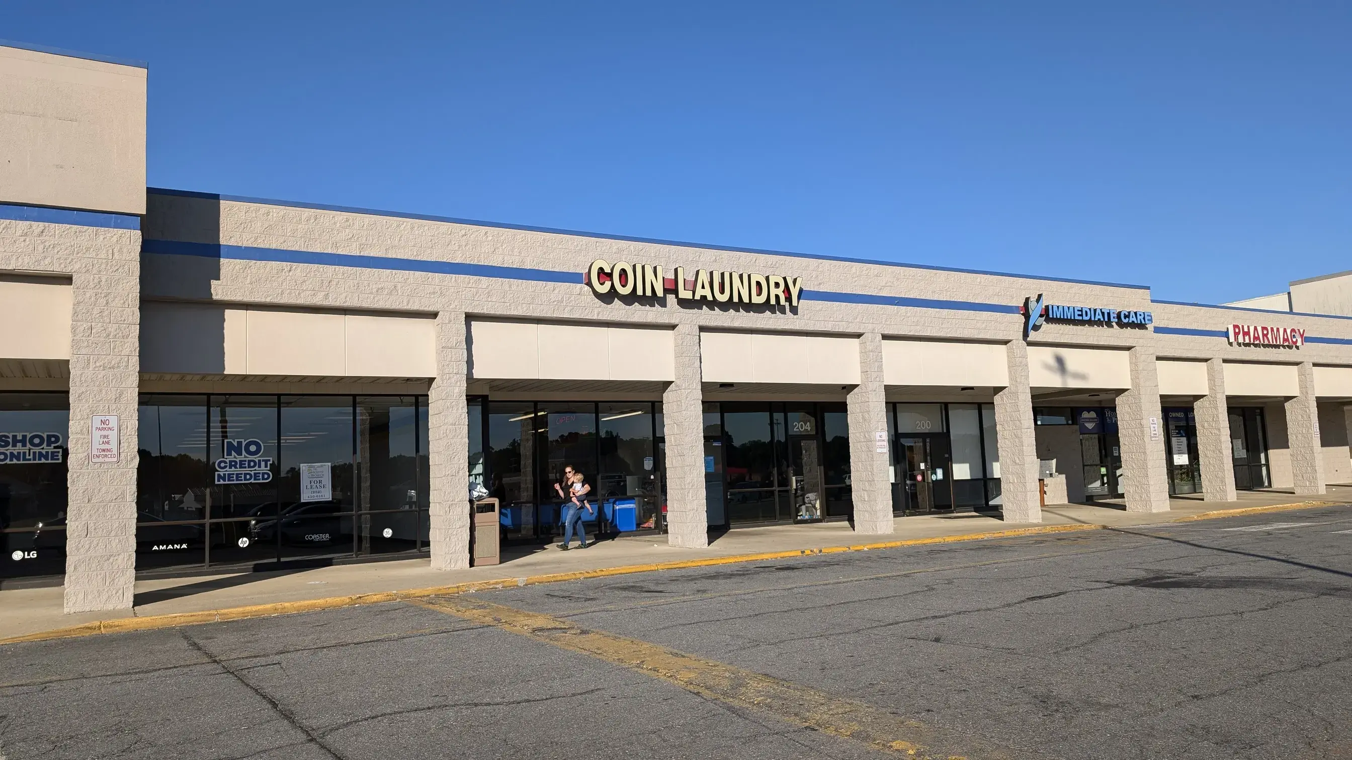 Laundry Land Laundromat - Image 5