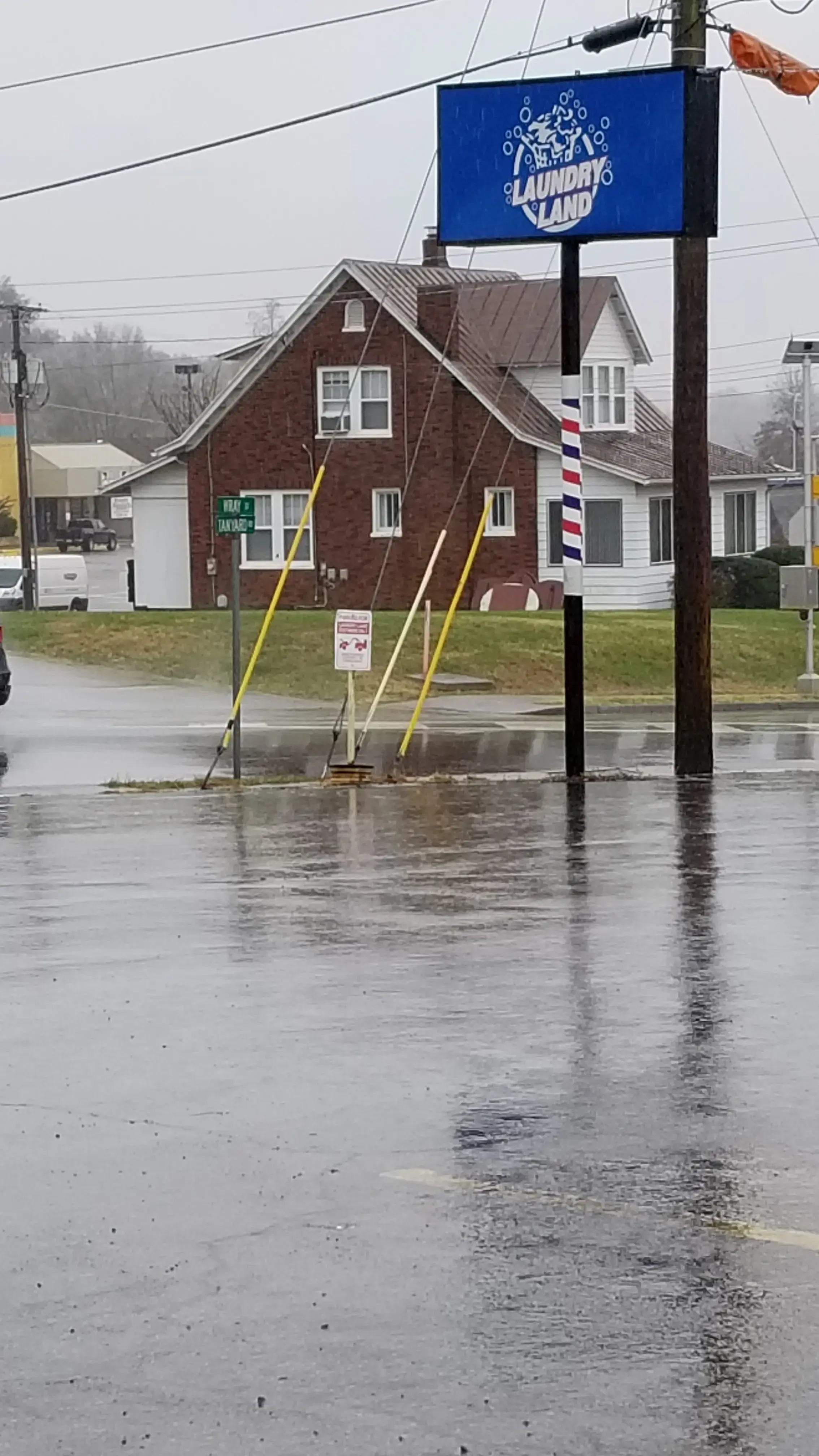 Laundry Land Laundromat - Image 9