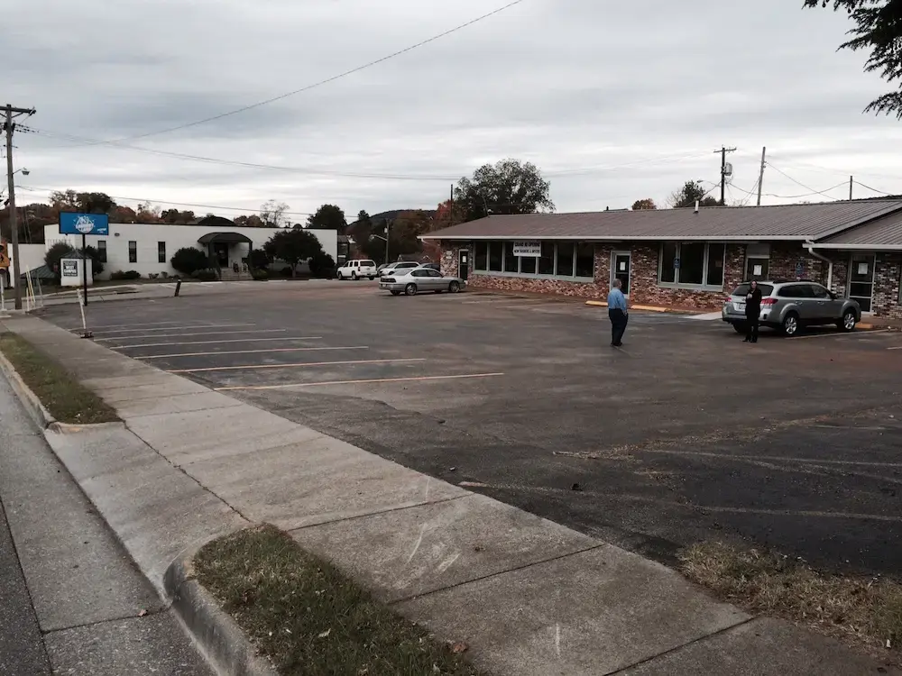 Laundry Land Laundromat - Image 2