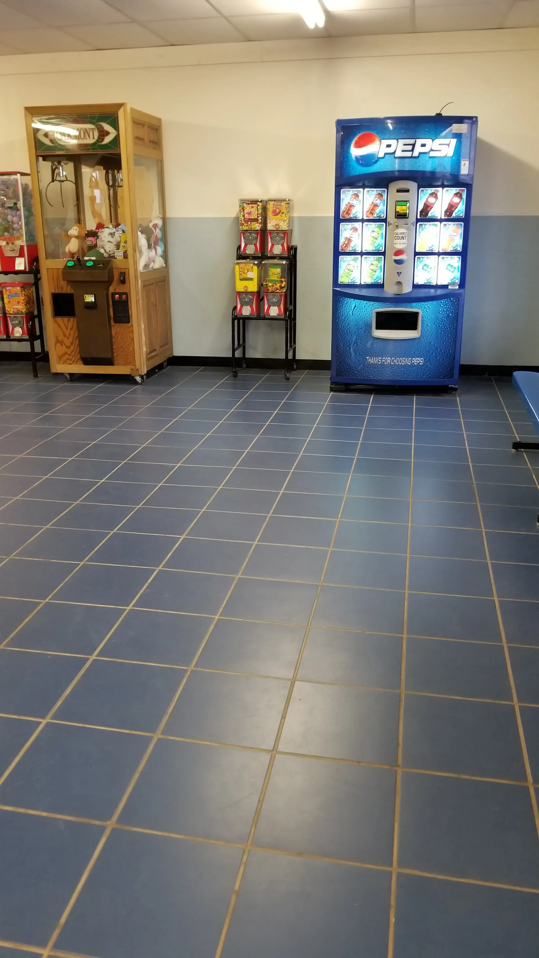 Laundry Land Laundromat - Image 6