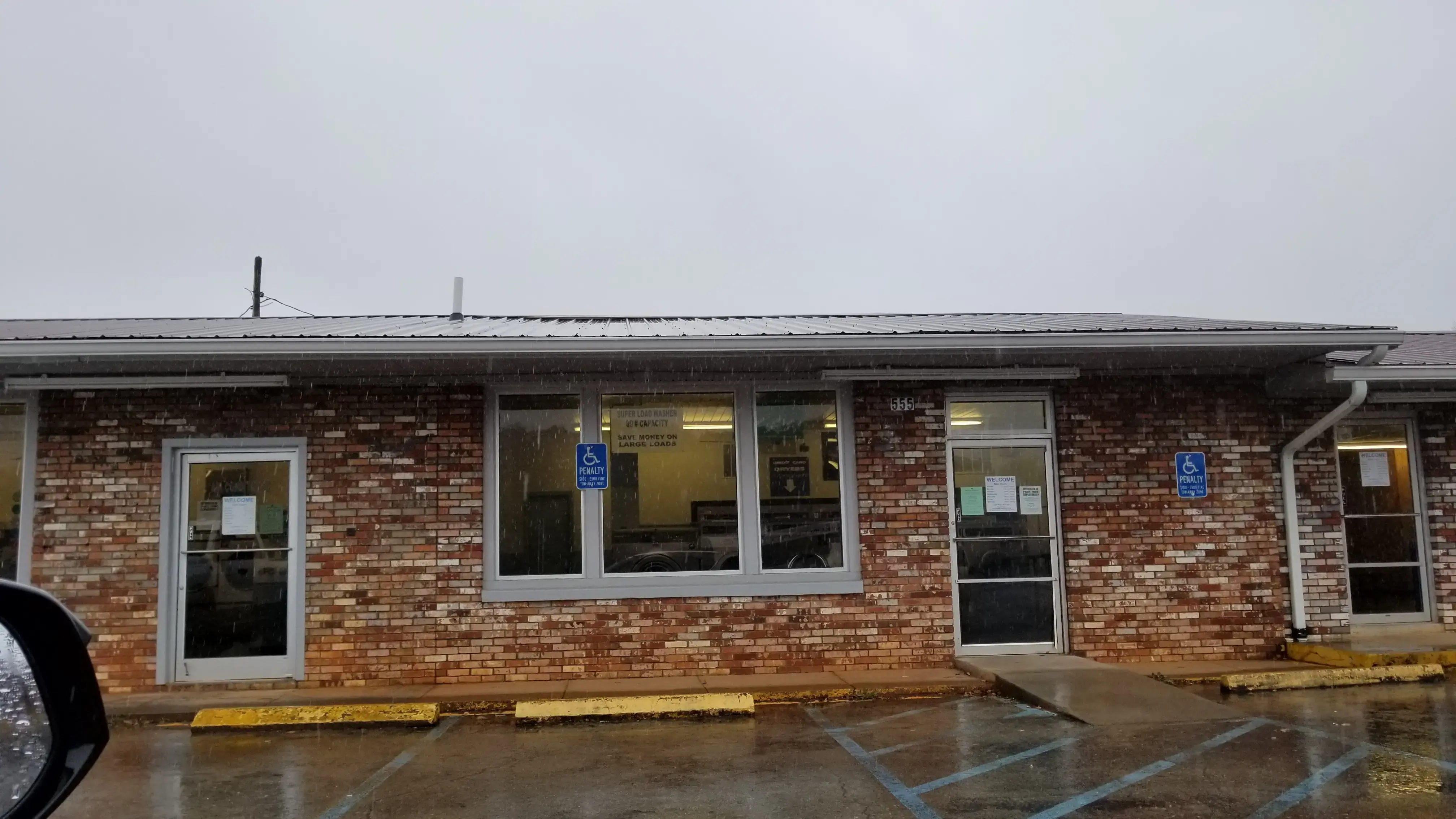 Laundry Land Laundromat thumbnail 13