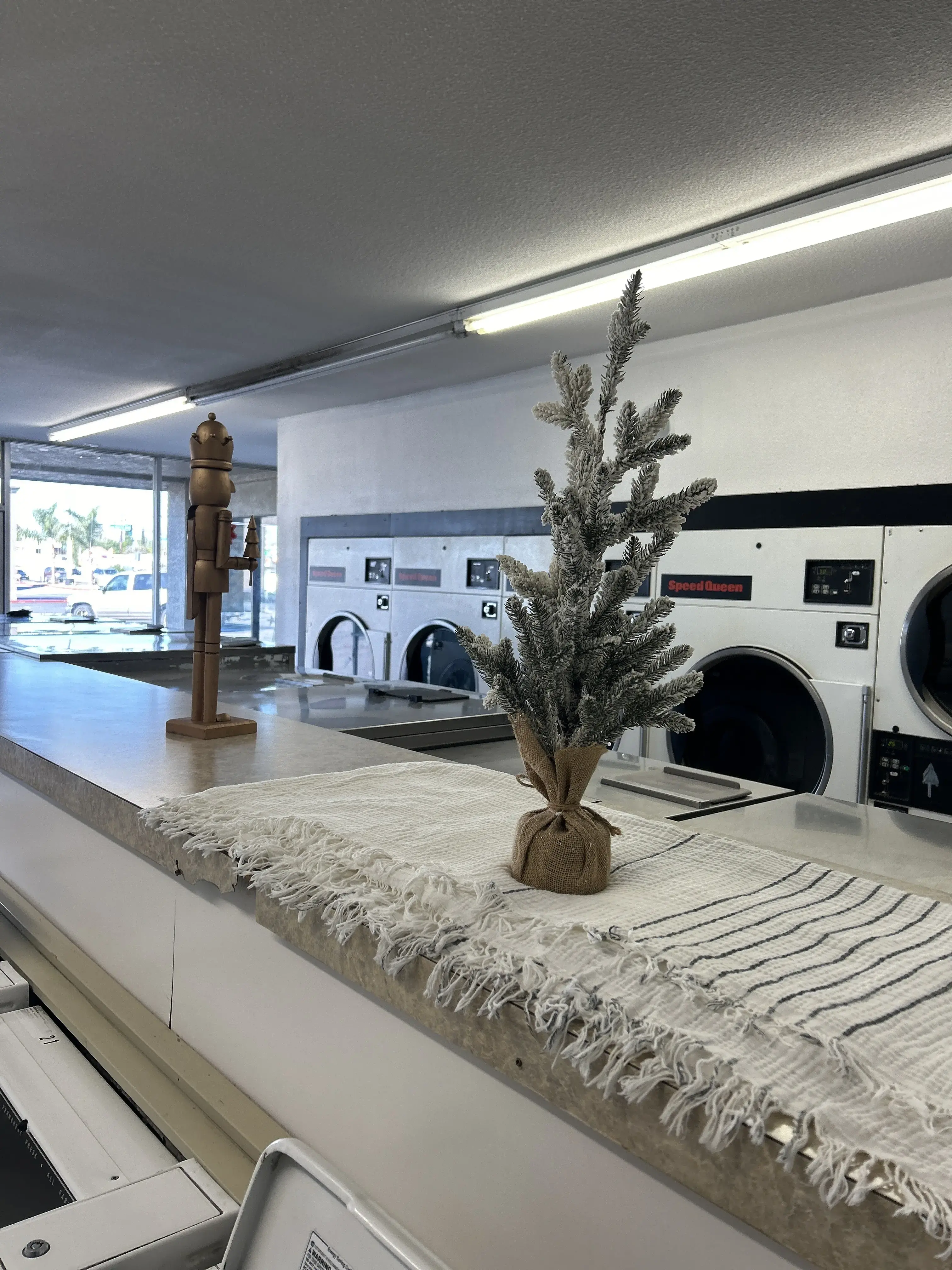 Laundry Land / Lavanderia thumbnail 5