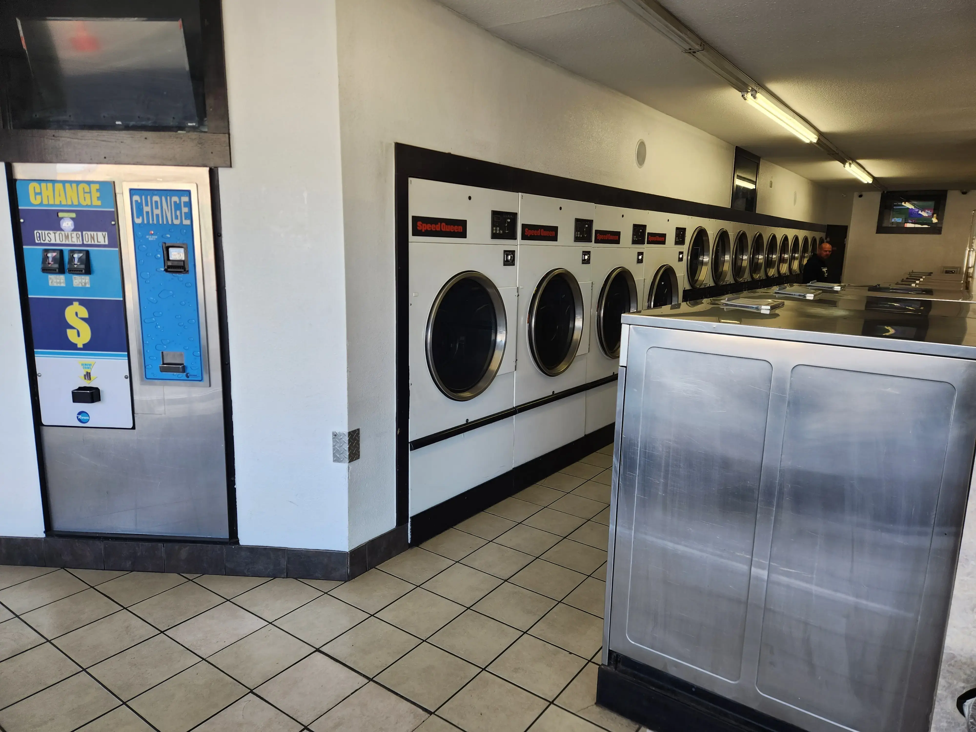 Laundry Land / Lavanderia location