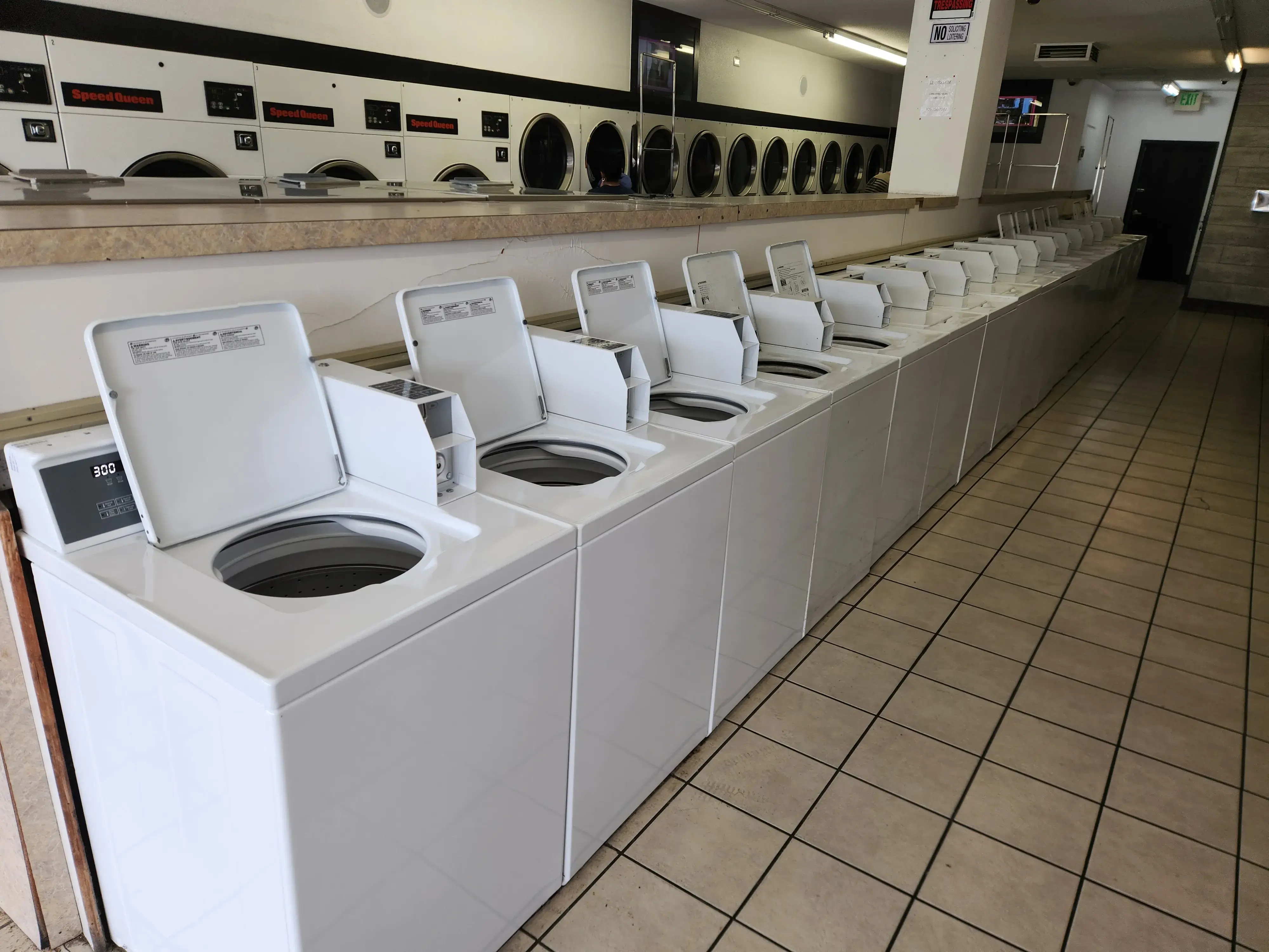 Laundry Land / Lavanderia thumbnail 2