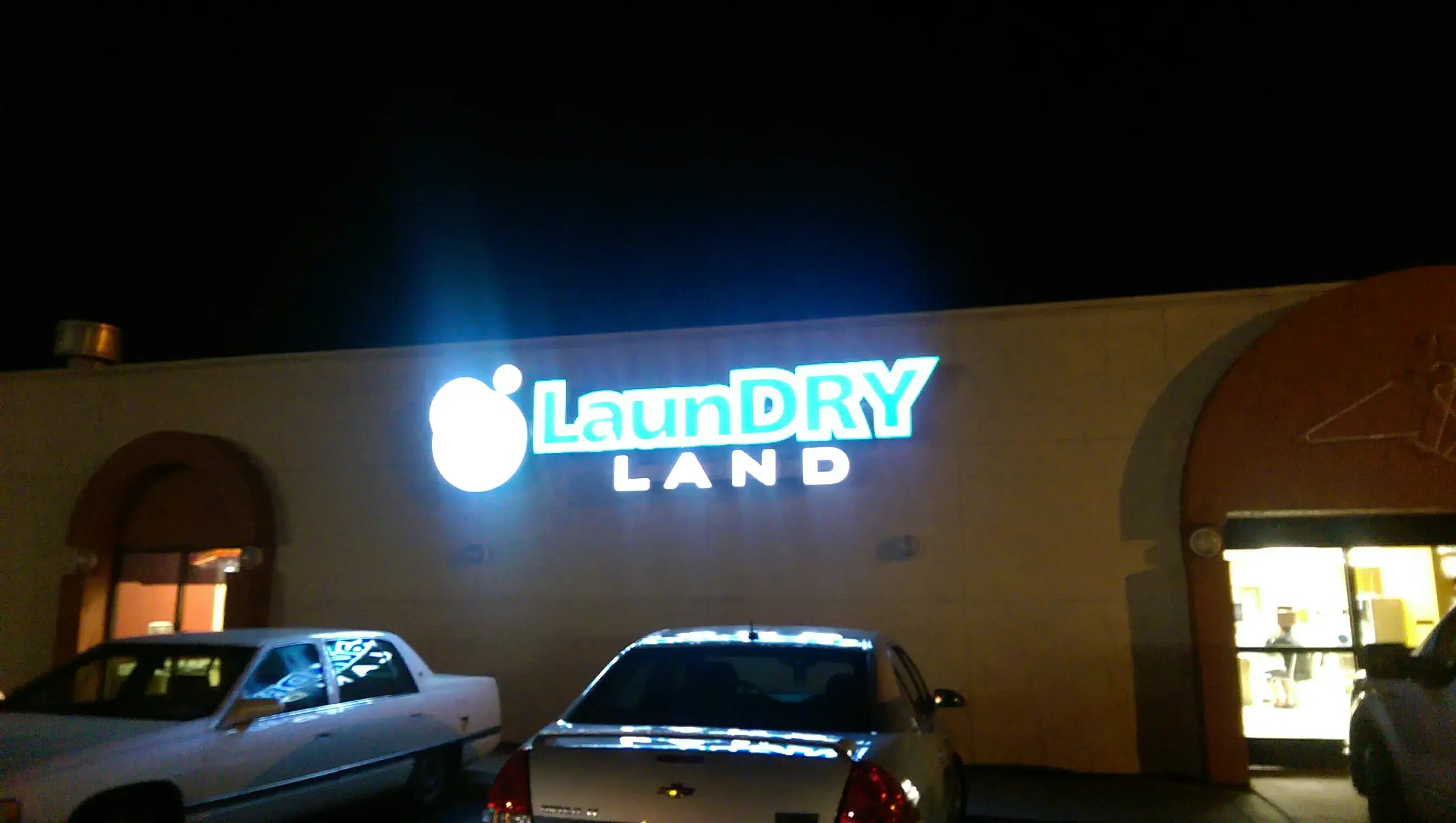 Laundry Land Lincoln - Image 19