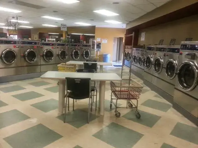 Laundry Land Lincoln - Image 13