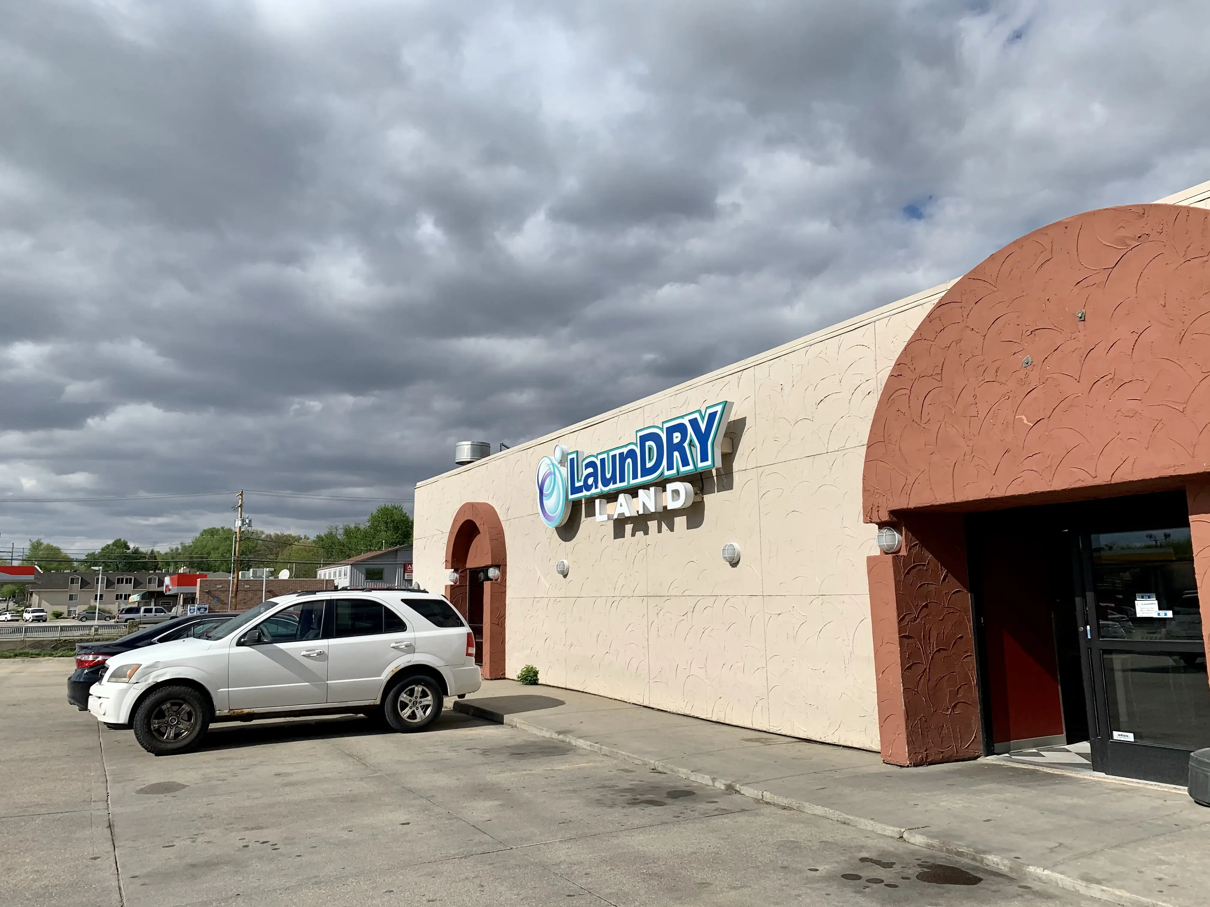 Laundry Land Lincoln - Image 3