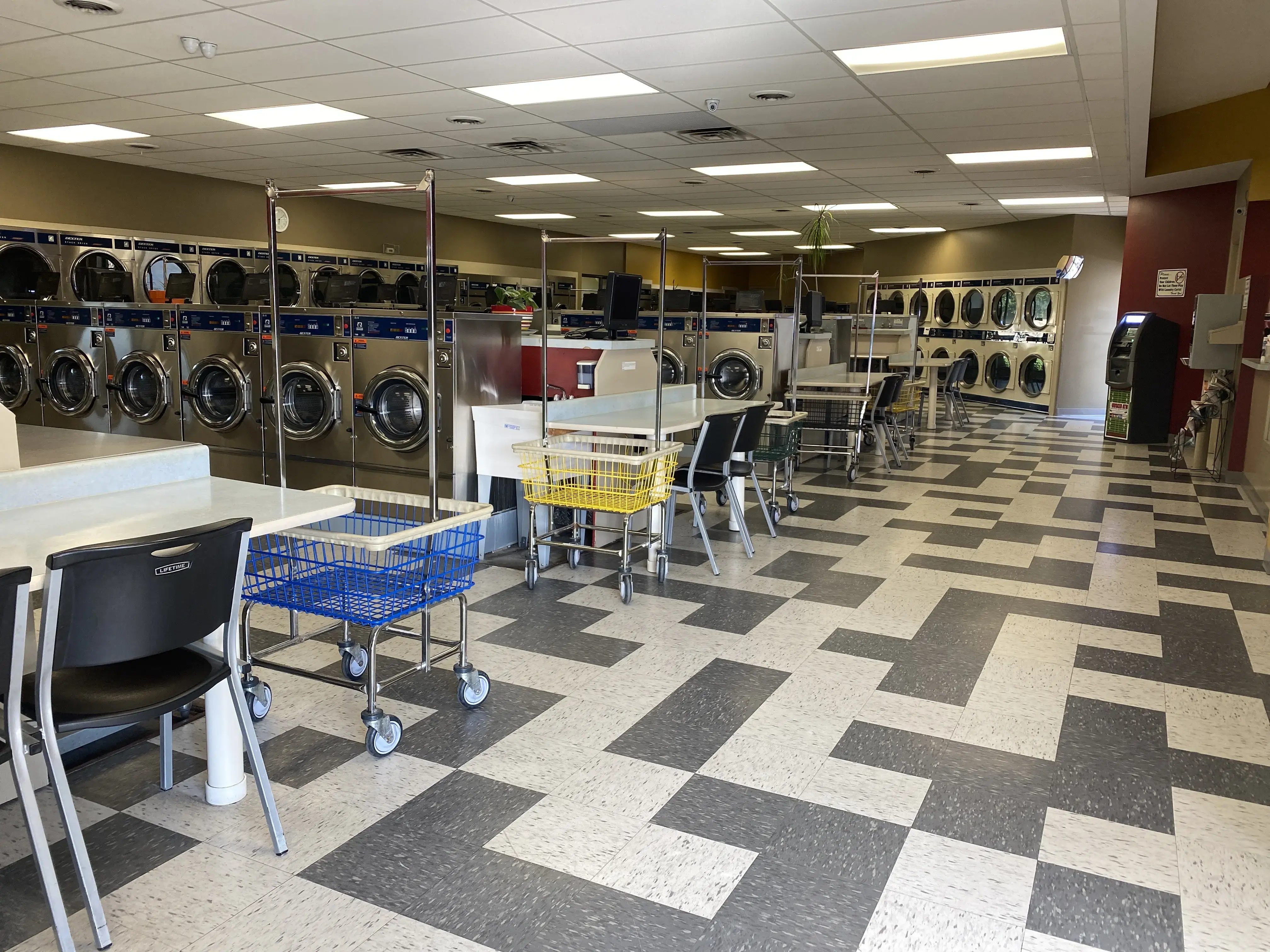 Laundry Land Lincoln - Image 5