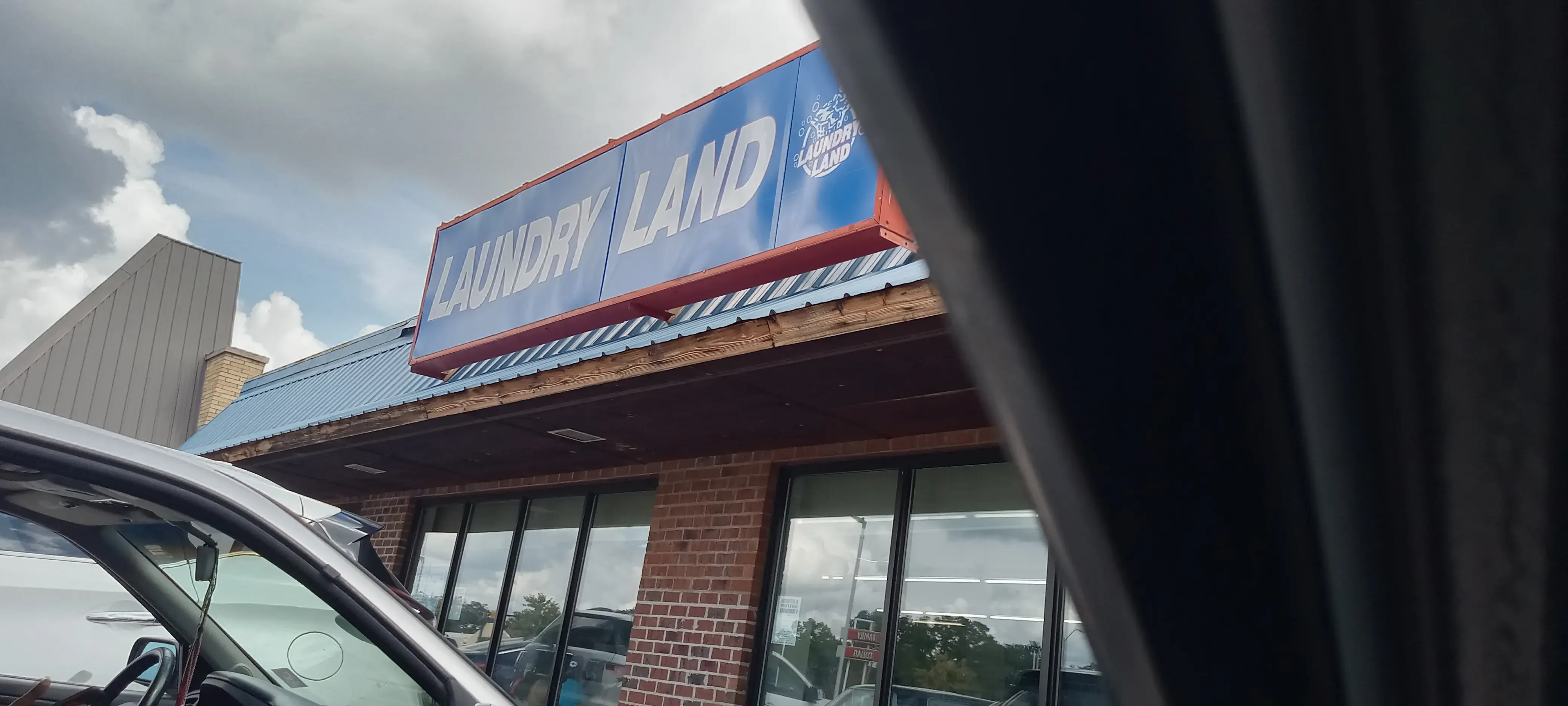 Laundry Land - Image 2