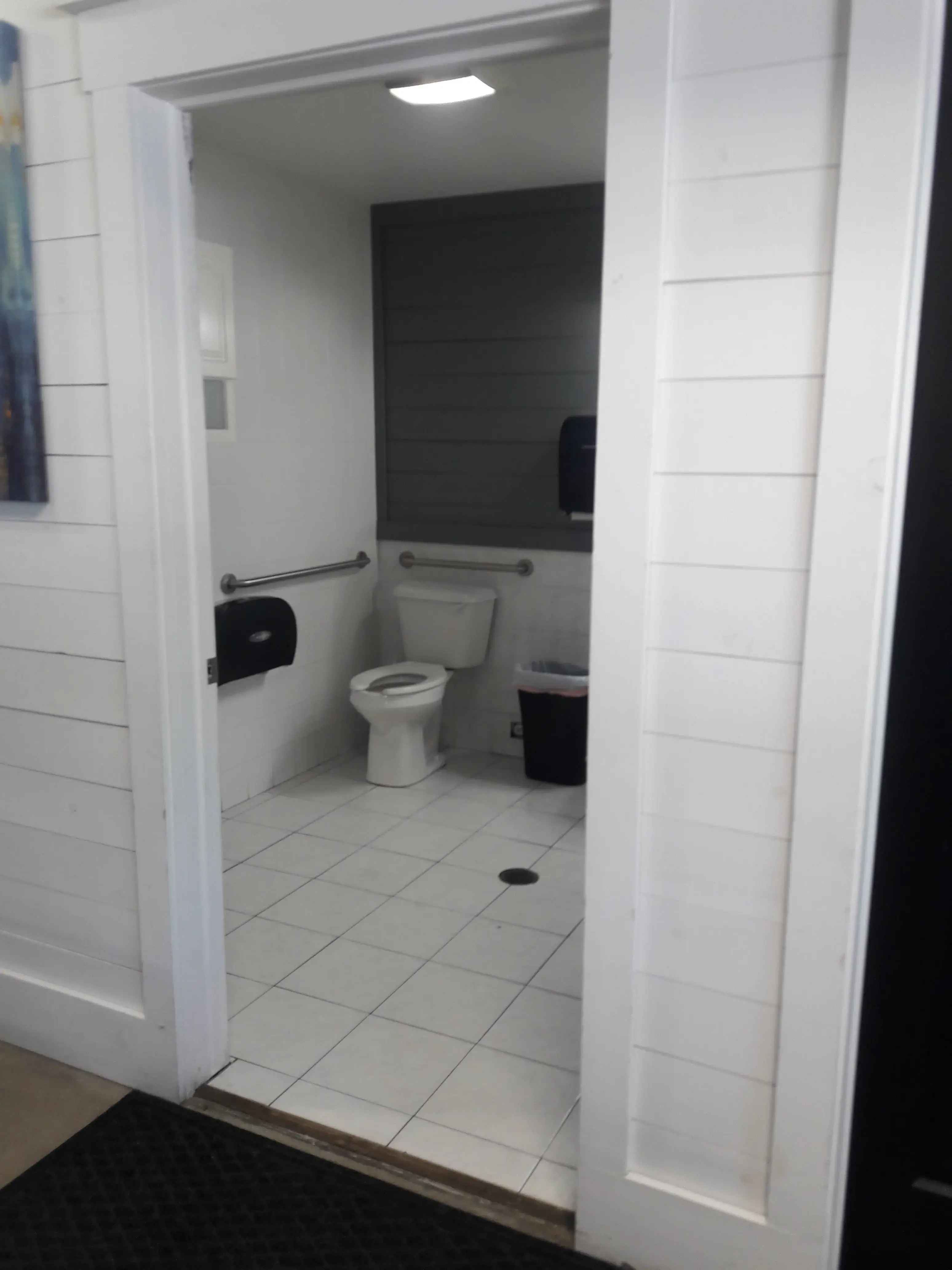 Laundry Loft Laundromat & Car Wash thumbnail 11