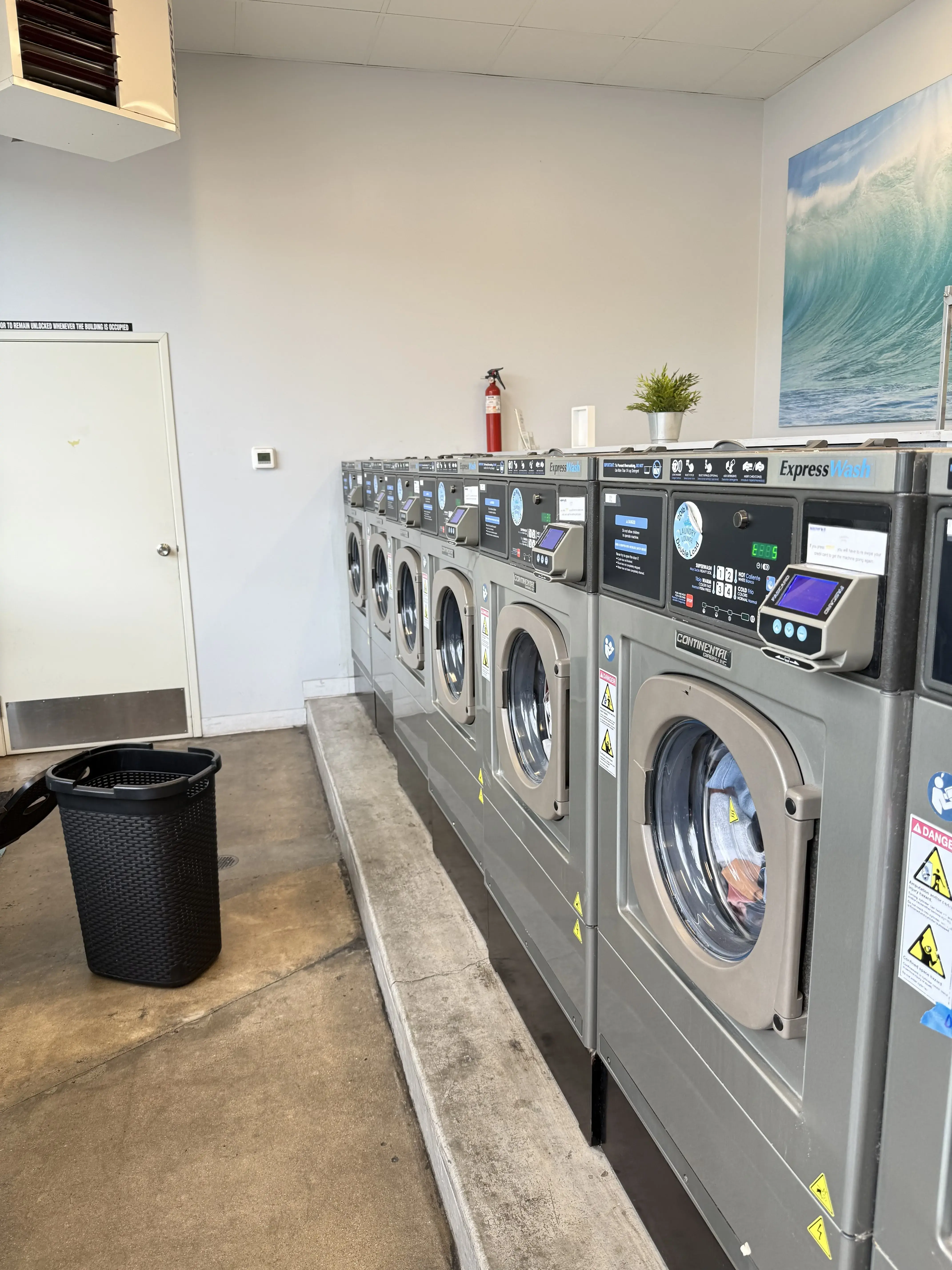 Laundry Lounge Coronado thumbnail 1