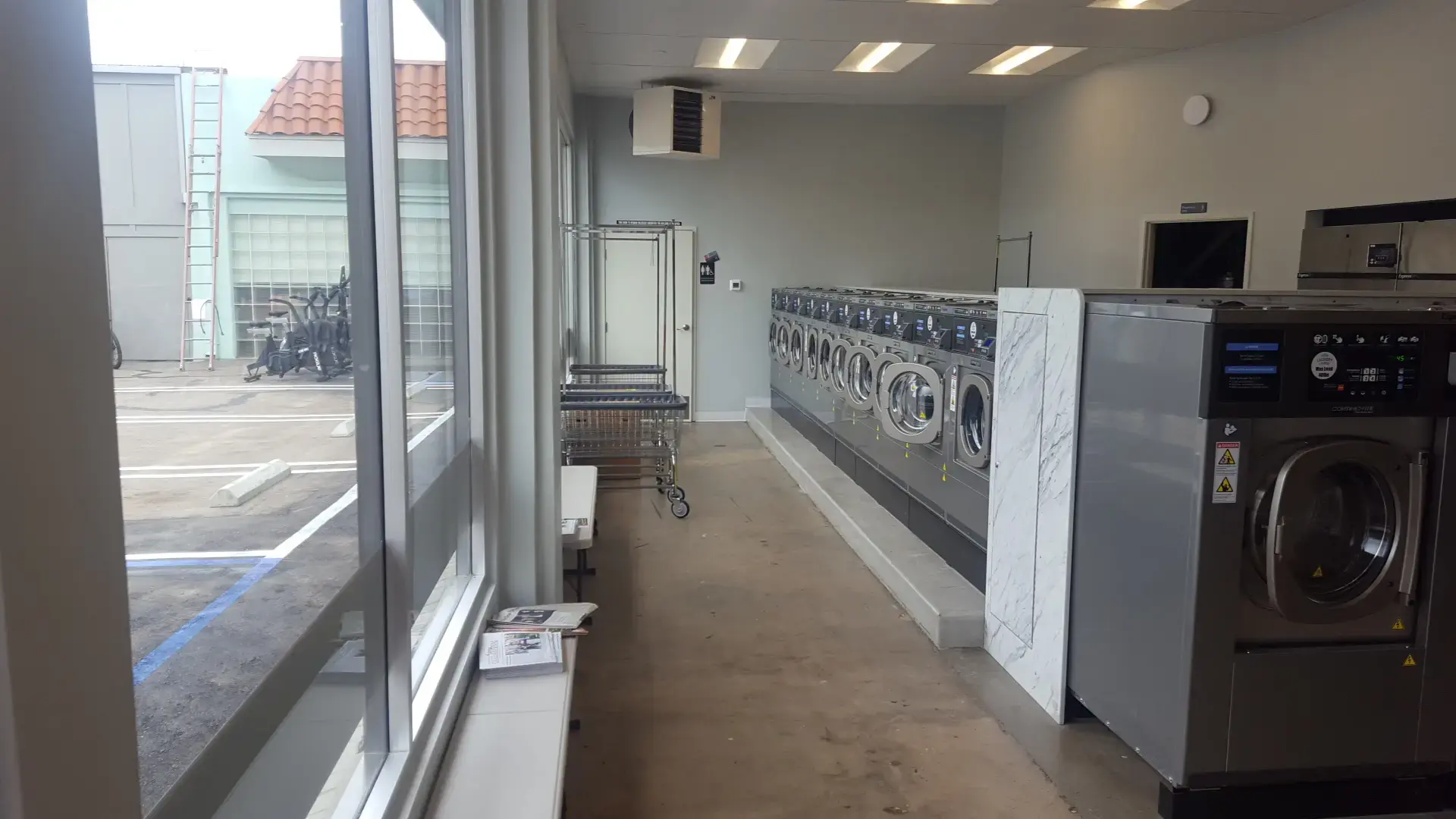 Laundry Lounge Coronado - Image 7