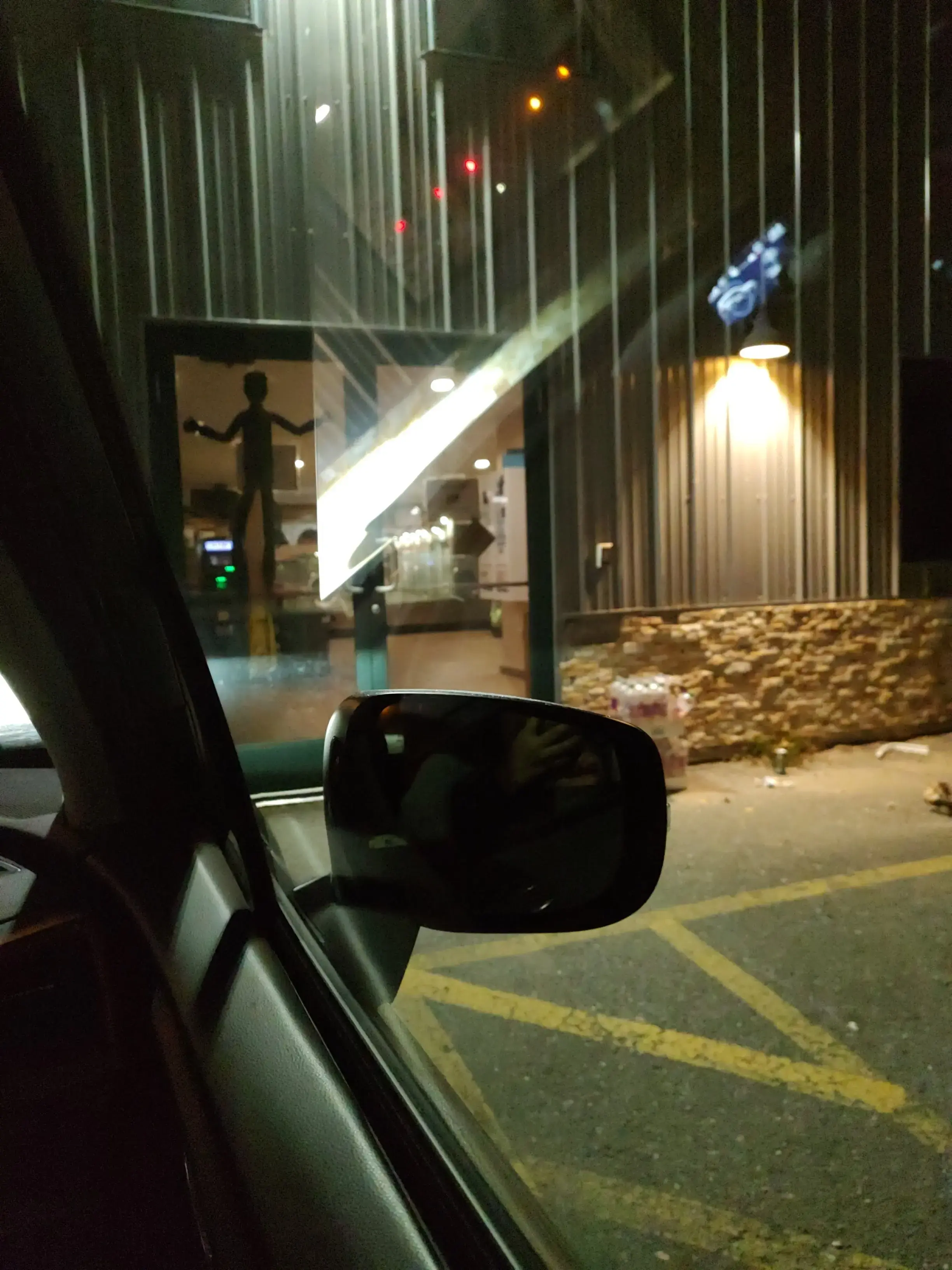Laundry Lounge Laundromat thumbnail 8